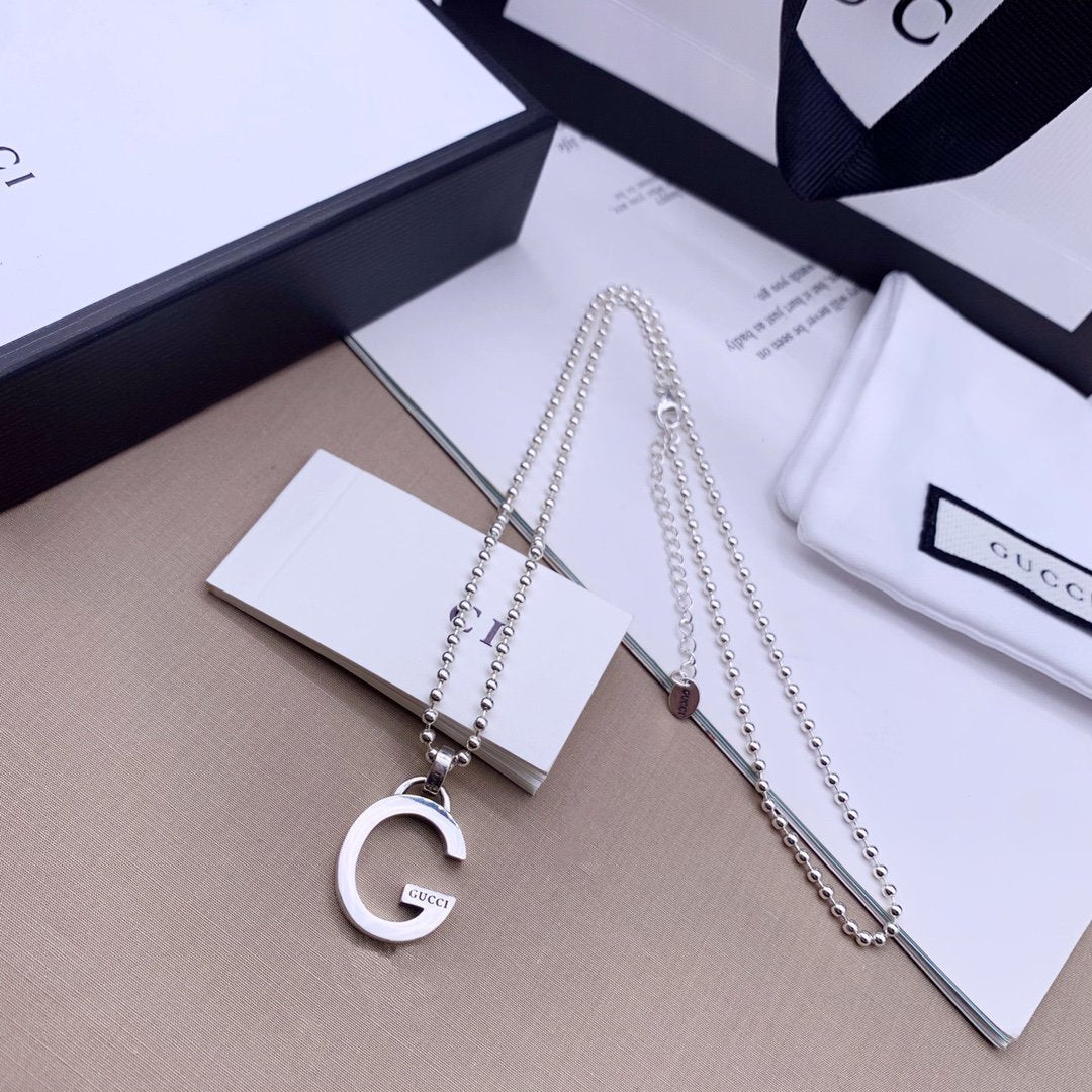 STERLING SILVER LETTER DOUBLE G LOGO PENDANT VERSATILE NECKLACE