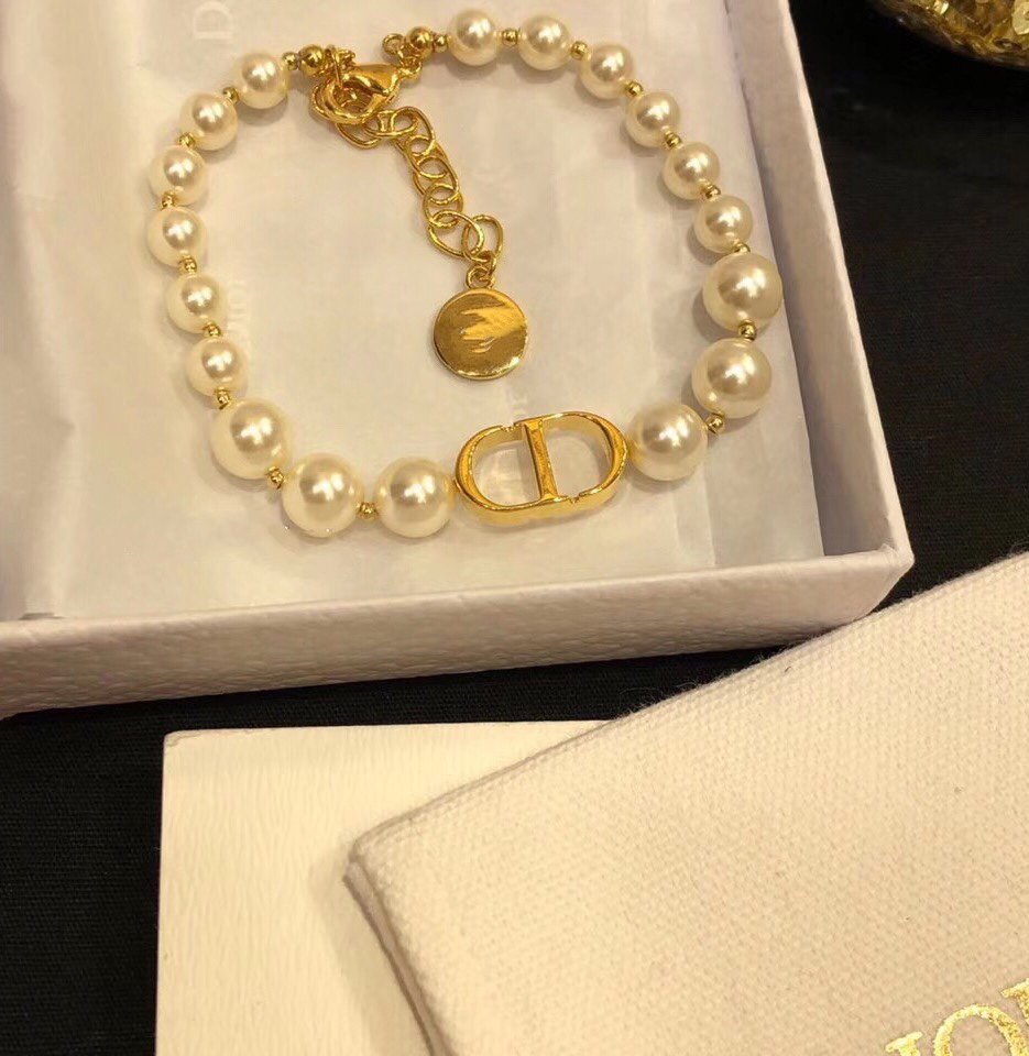 THE CD LETTER SIMPLE PEARL BRACELET