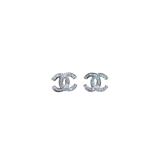 CC LOGO EARRINGS SMALL SILVER DIAMOND