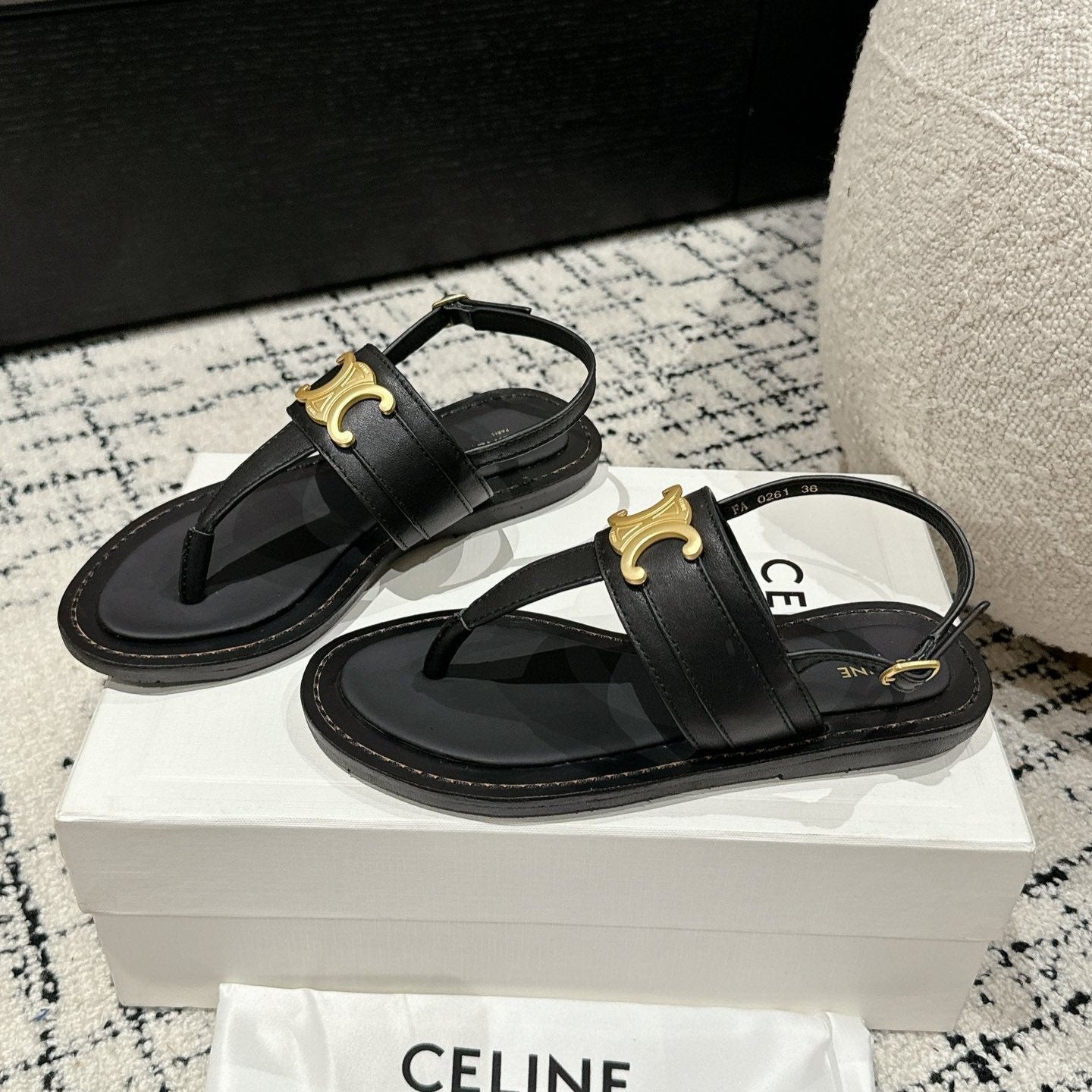 THONG SANDAL IN BLACK CALFSKIN