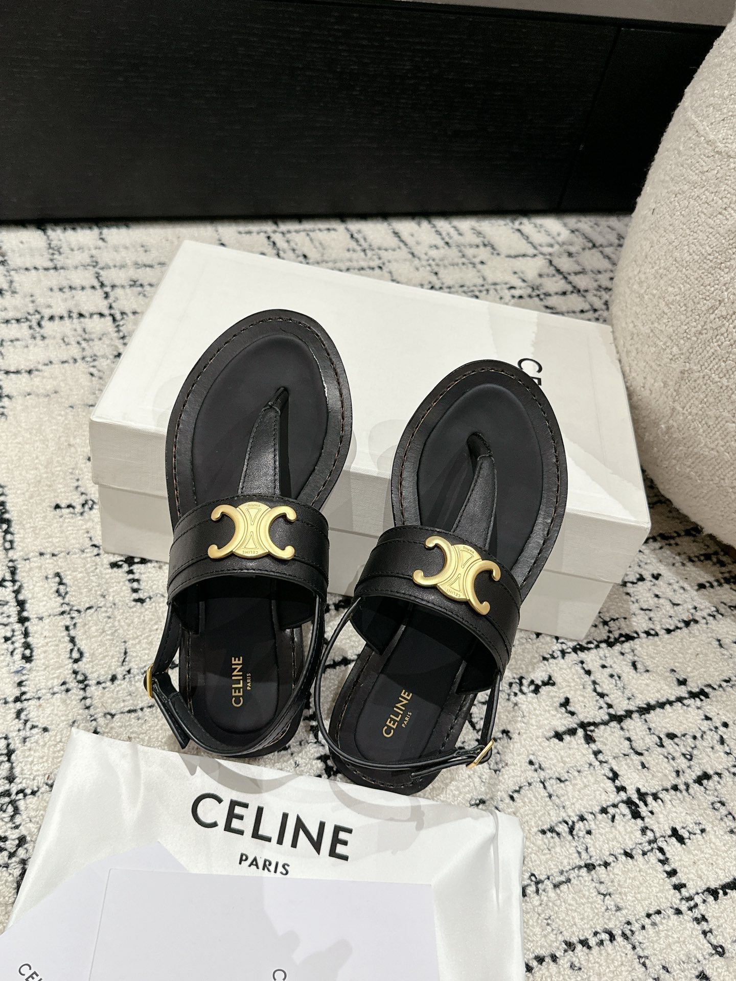 THONG SANDAL IN BLACK CALFSKIN