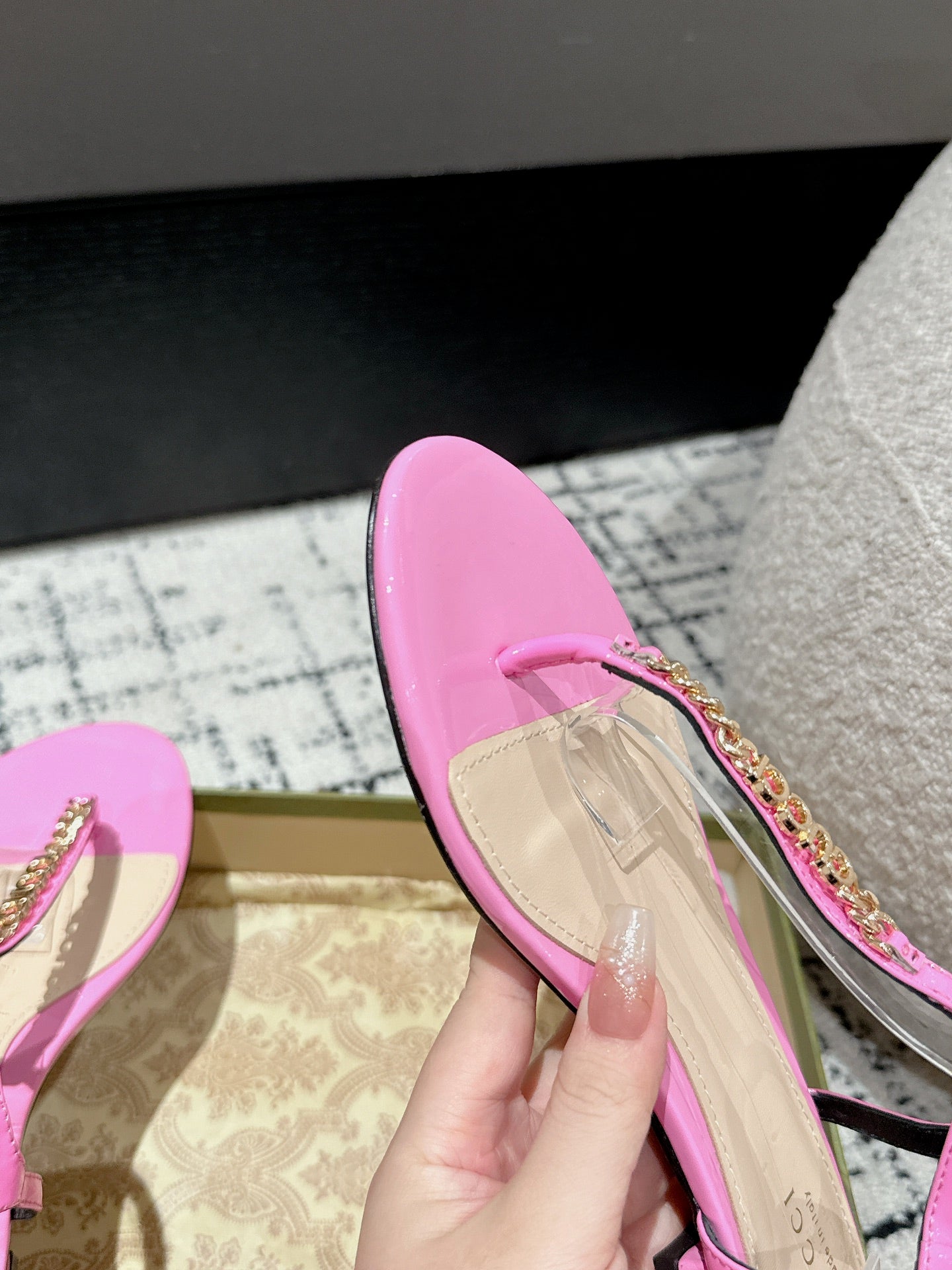 THONG SANDAL IN FUSCIA PINK CALFSKIN