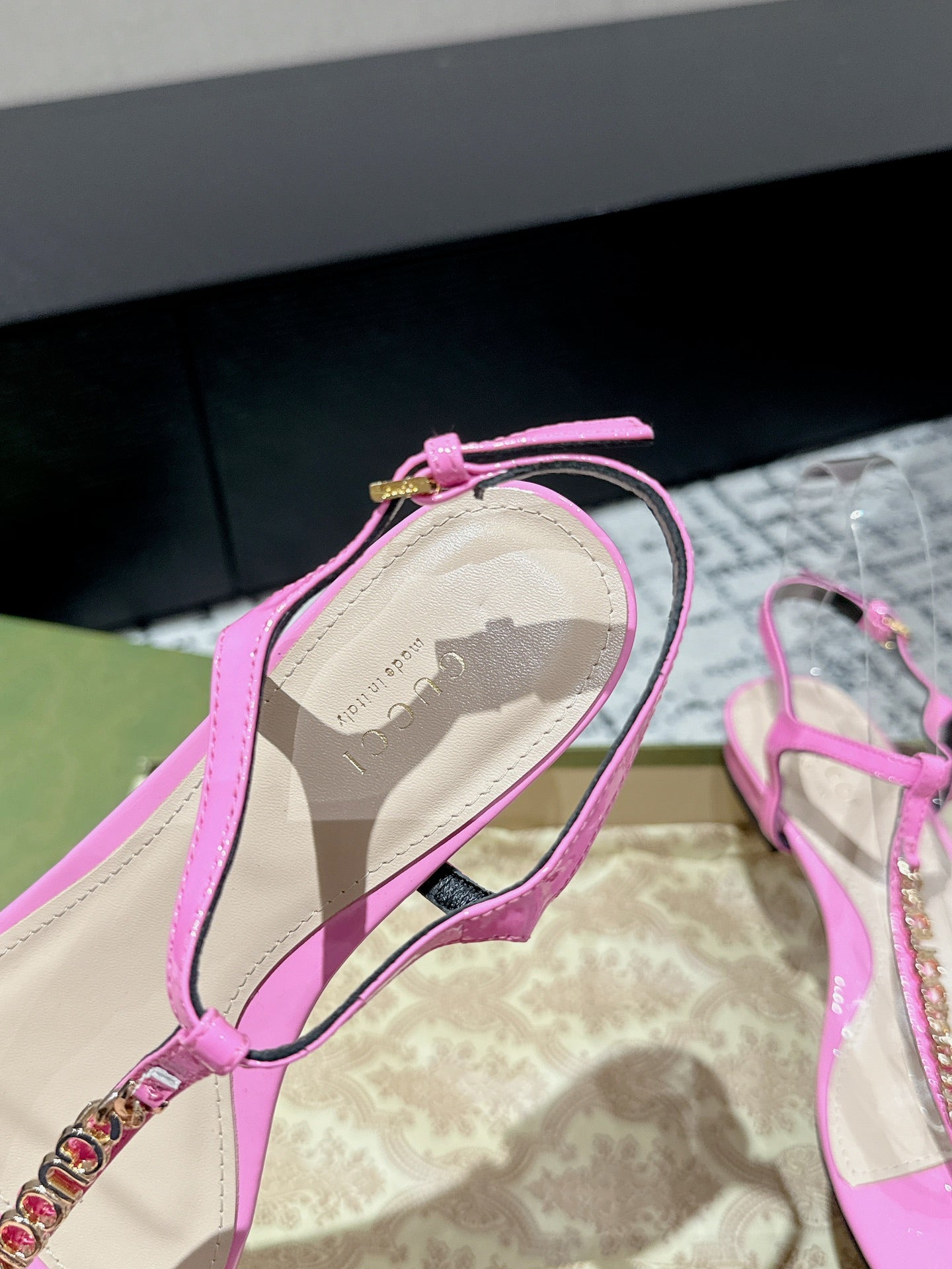 THONG SANDAL IN FUSCIA PINK CALFSKIN