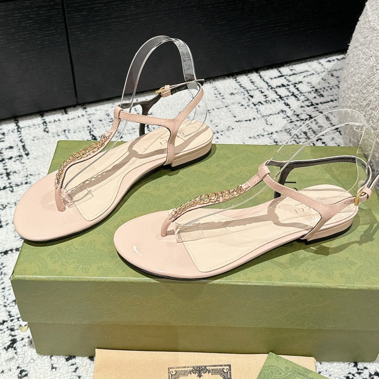 THONG SANDAL IN ALMOND BEIGE CALFSKIN