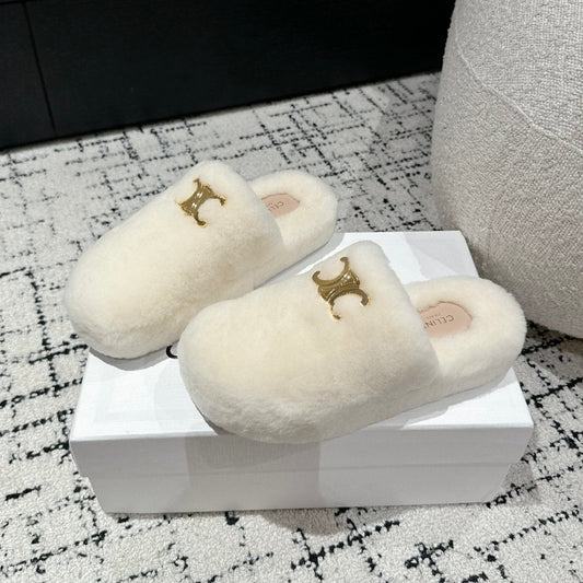 SLIPPER IN WHITE SHEARLING