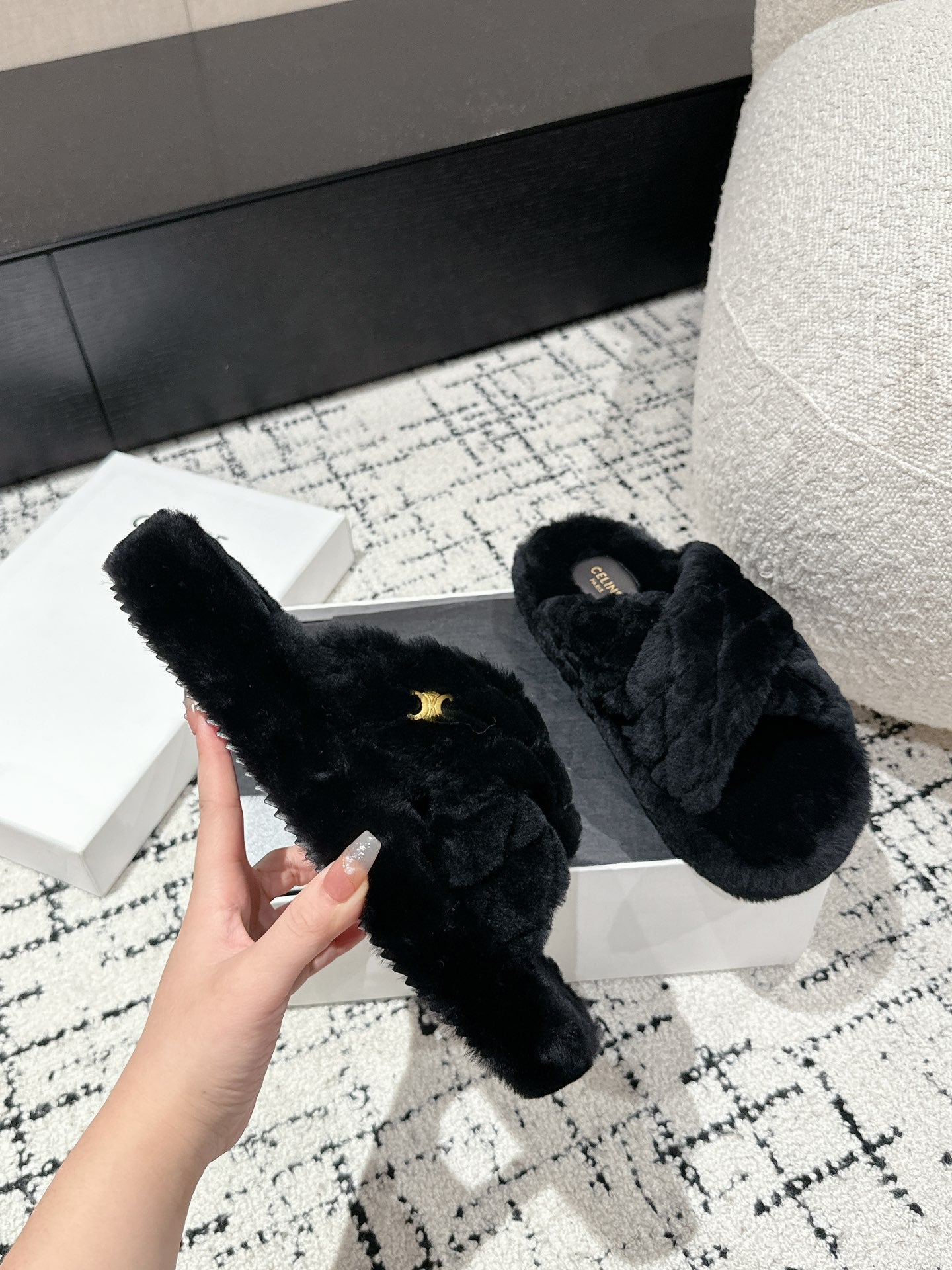 CROSS STRAP SLIPPER IN BLACK SHEARLING