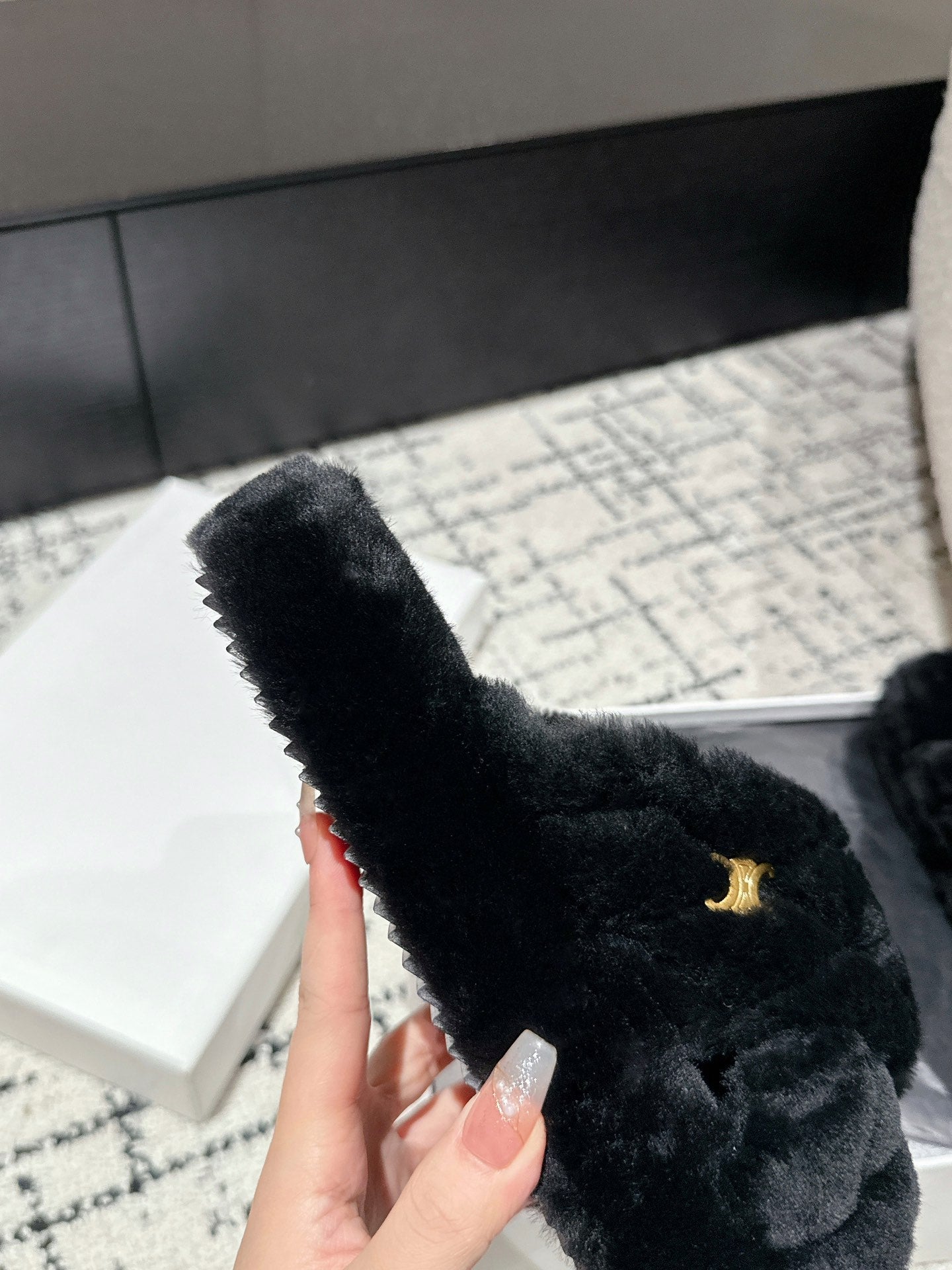 CROSS STRAP SLIPPER IN BLACK SHEARLING