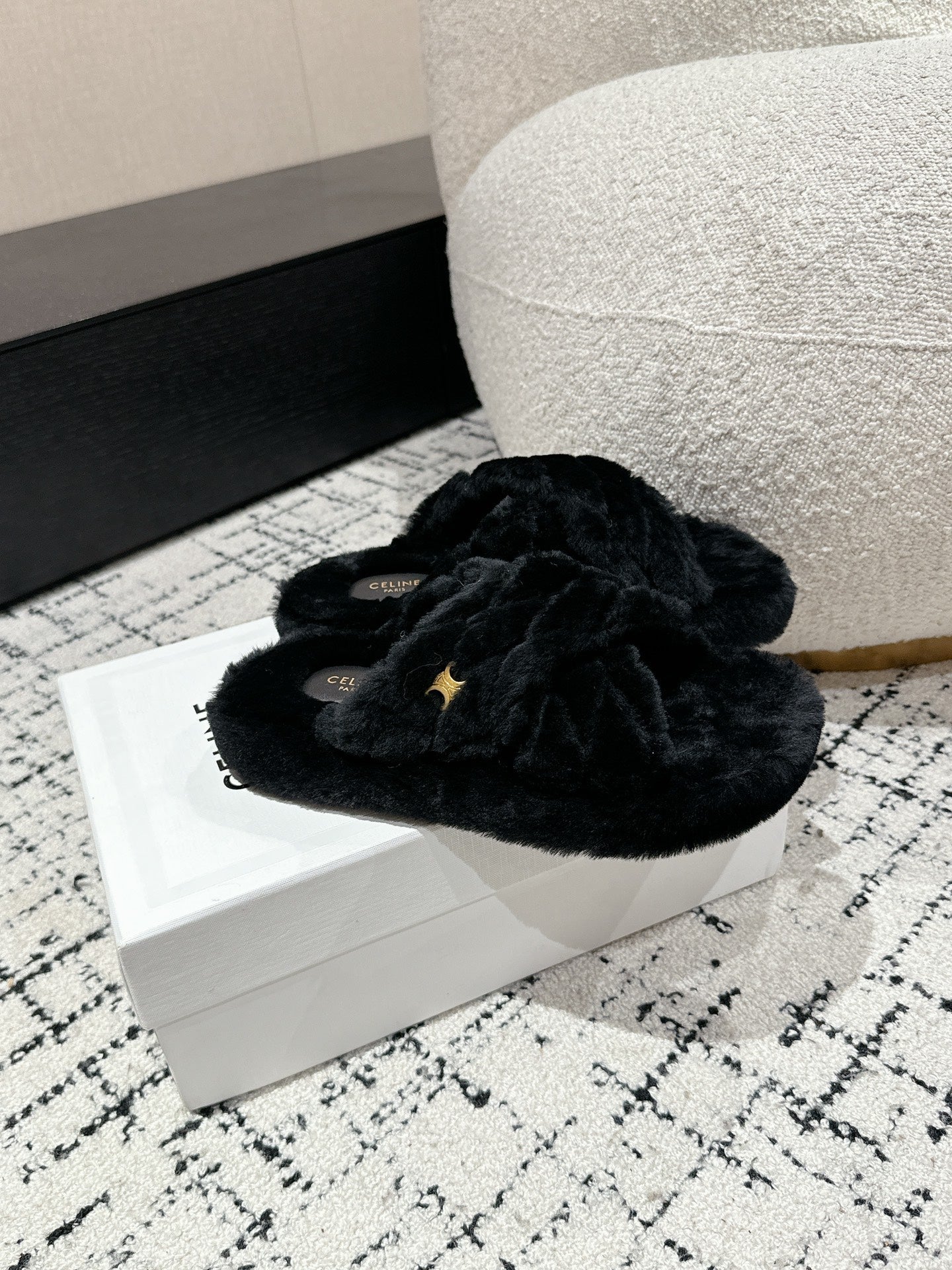 CROSS STRAP SLIPPER IN BLACK SHEARLING