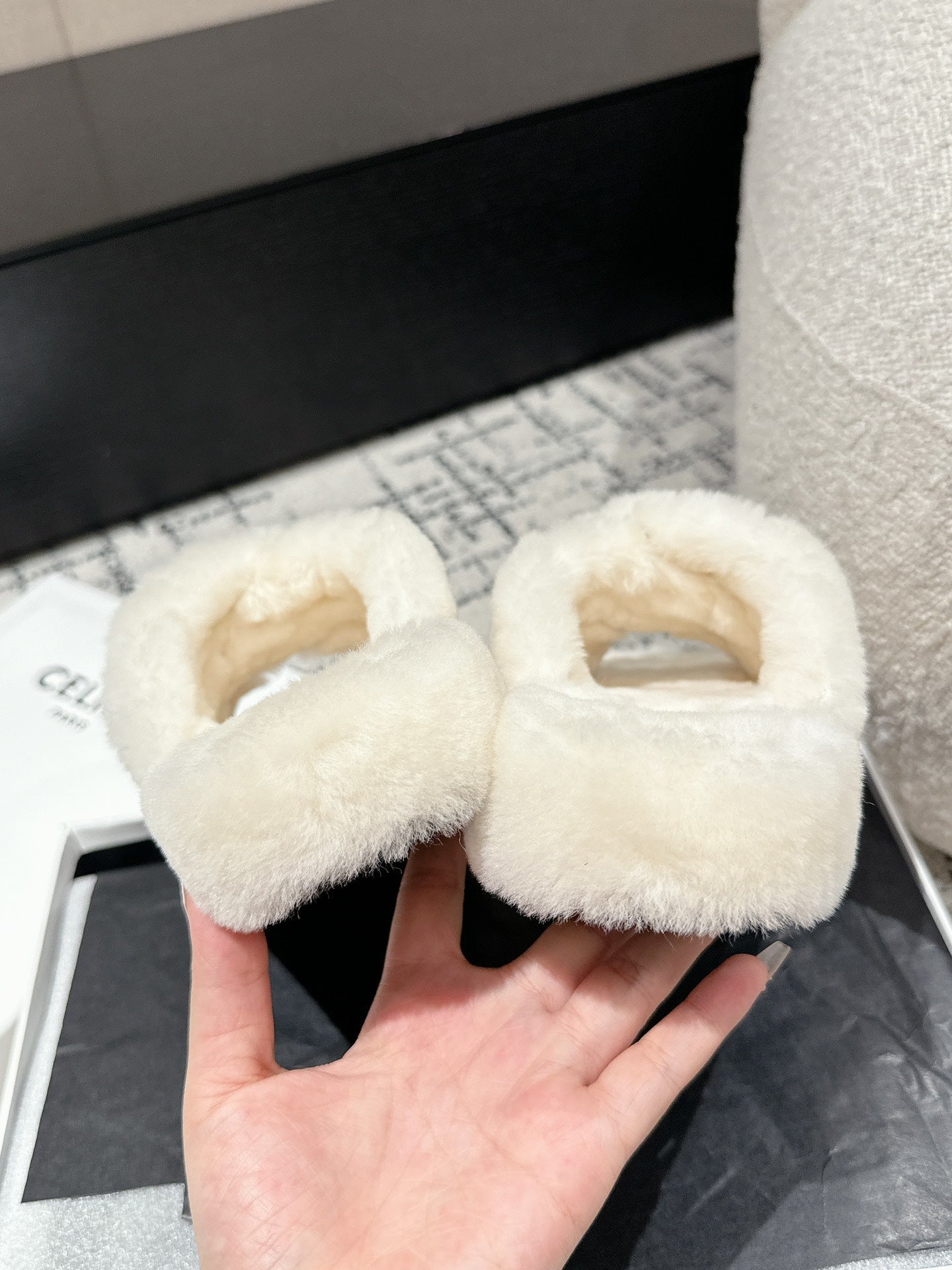 CROSS STRAP SLIPPER IN WHITE SHEARLING