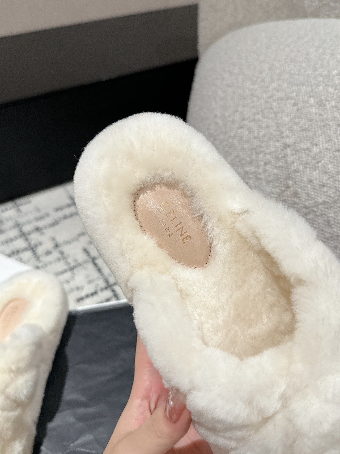 CROSS STRAP SLIPPER IN WHITE SHEARLING