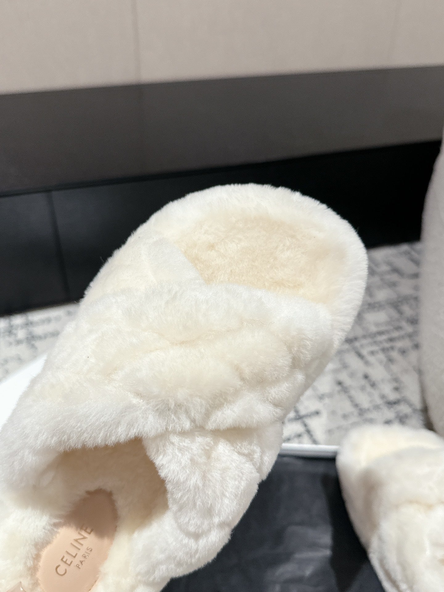 CROSS STRAP SLIPPER IN WHITE SHEARLING