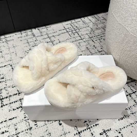 CROSS STRAP SLIPPER IN WHITE SHEARLING