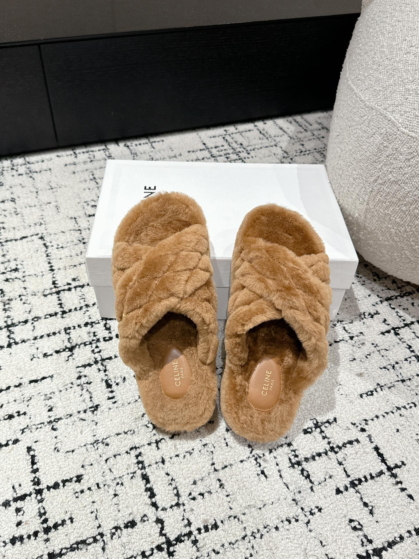 CROSS STRAP SLIPPER IN CAMEL BROWN SHEARLING