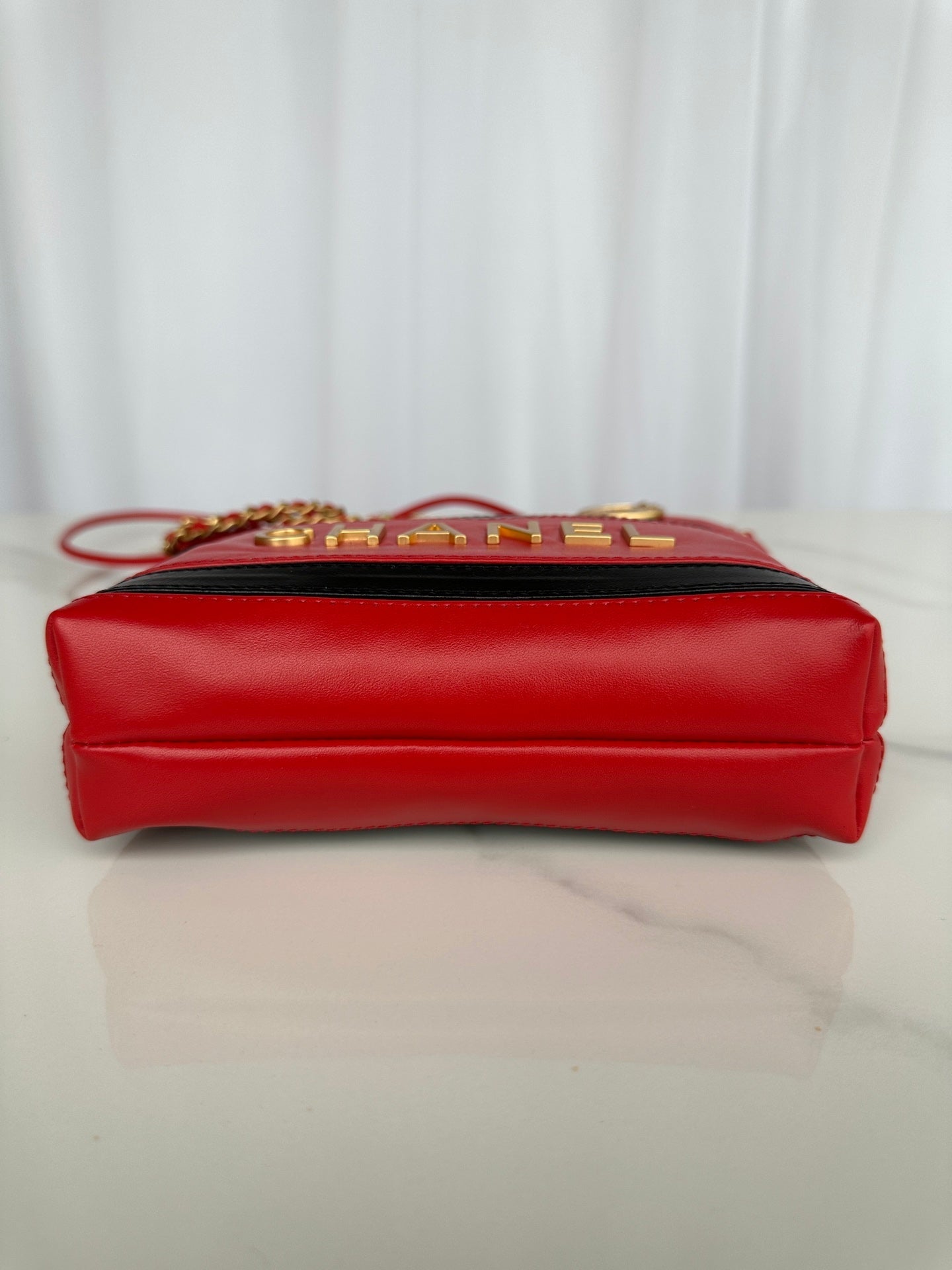 cc 22 hobo red black calfskin gold hardware