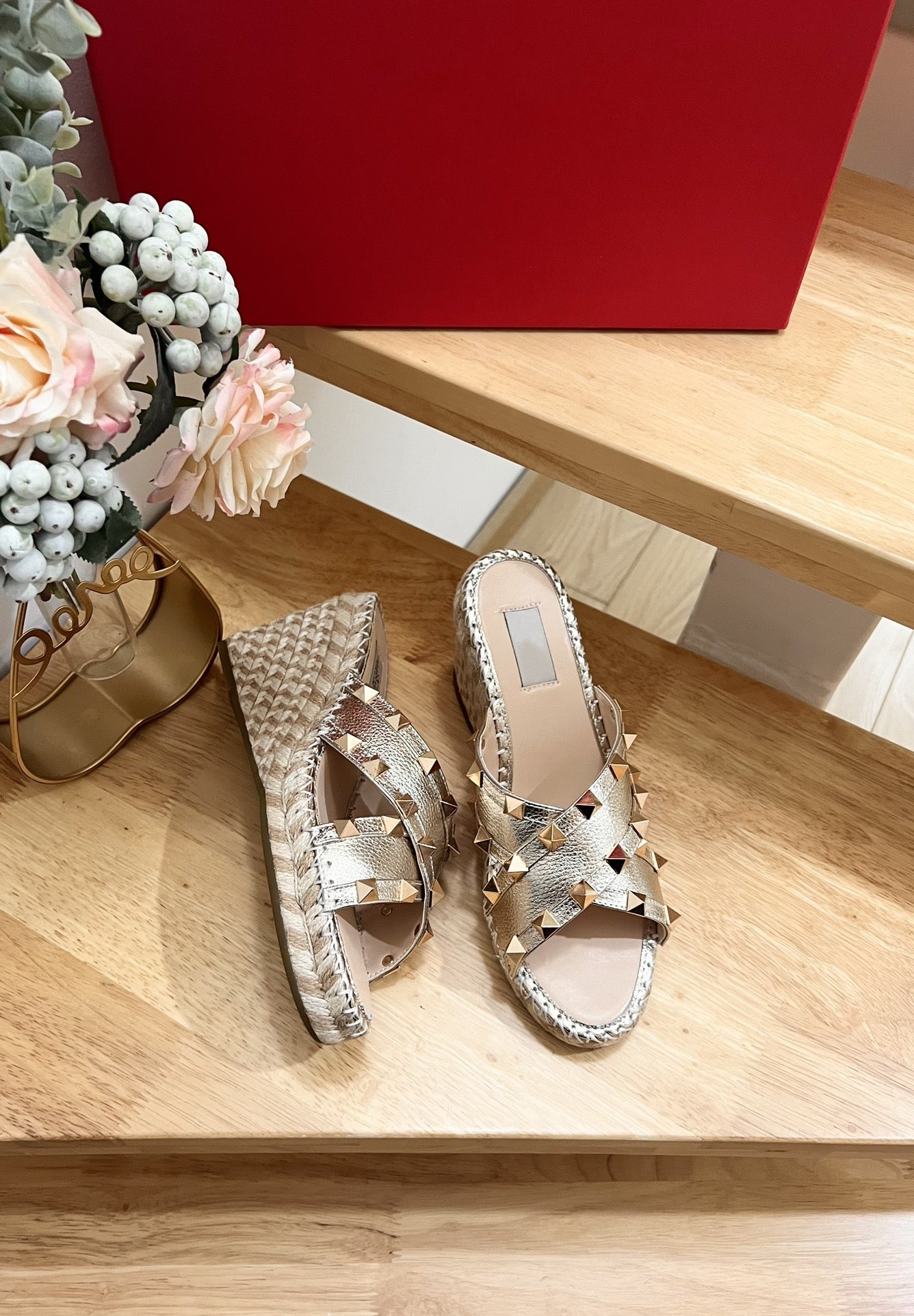 Rockstud Crisscross Espadrilles 80mm Sandal Wedges Gold