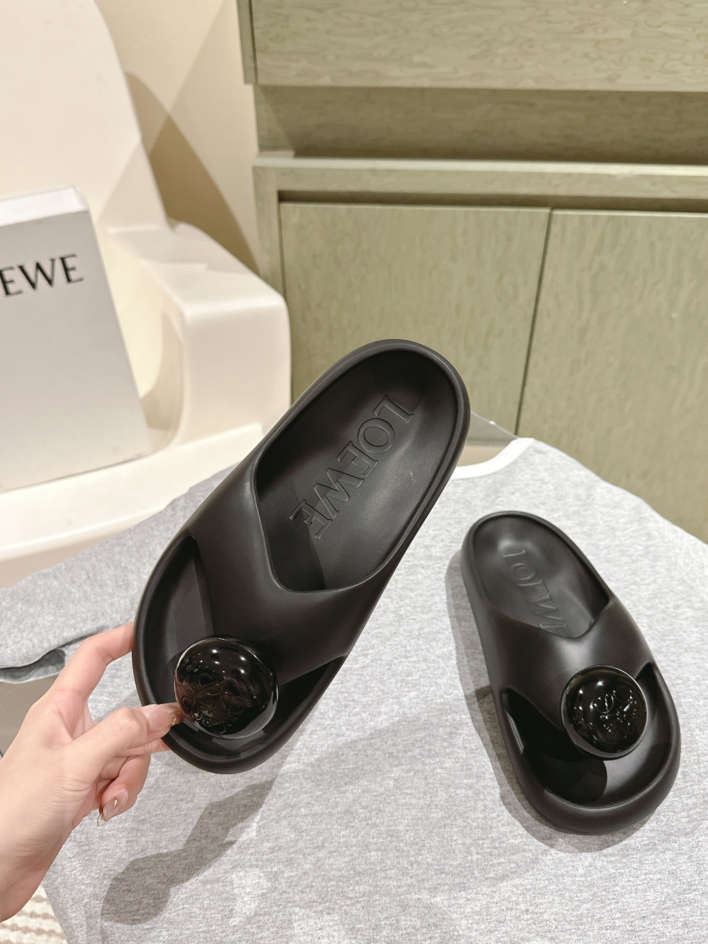 Loew Foam Slide Black