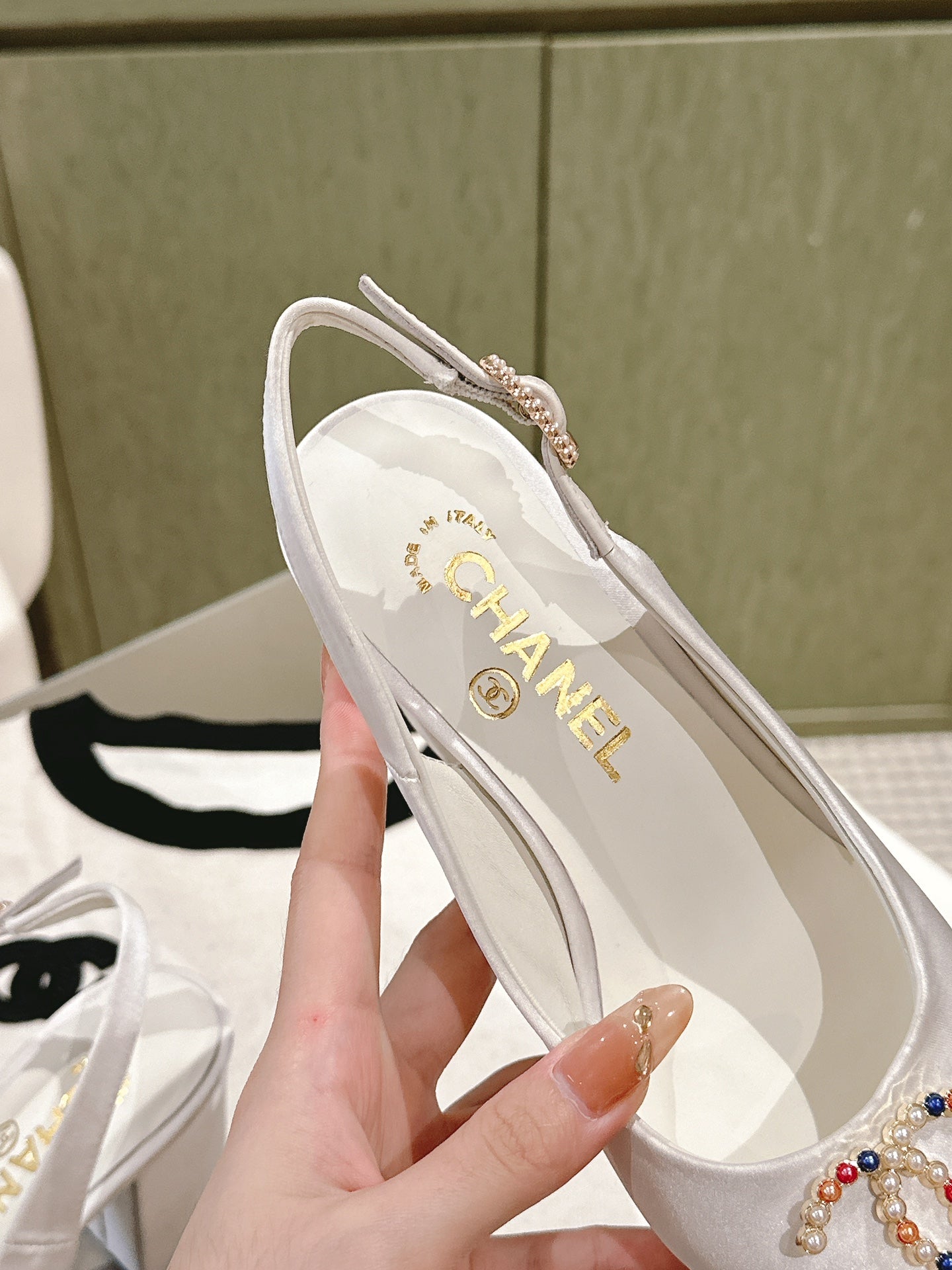 slingbacks 75 white satin multicolor logo