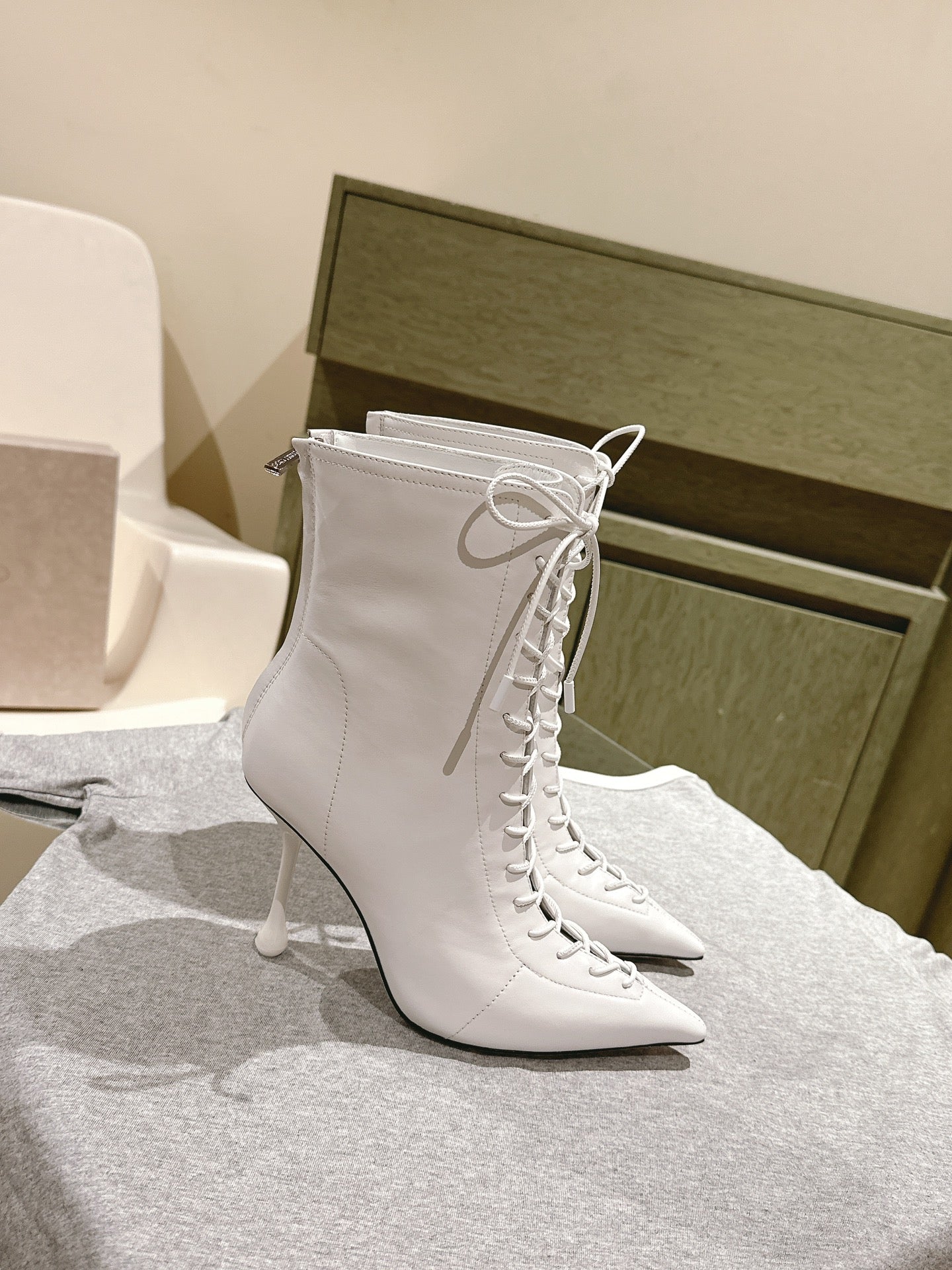 Jimmy Scarlett Ankle Boot 90mm In White Lambskin 813455