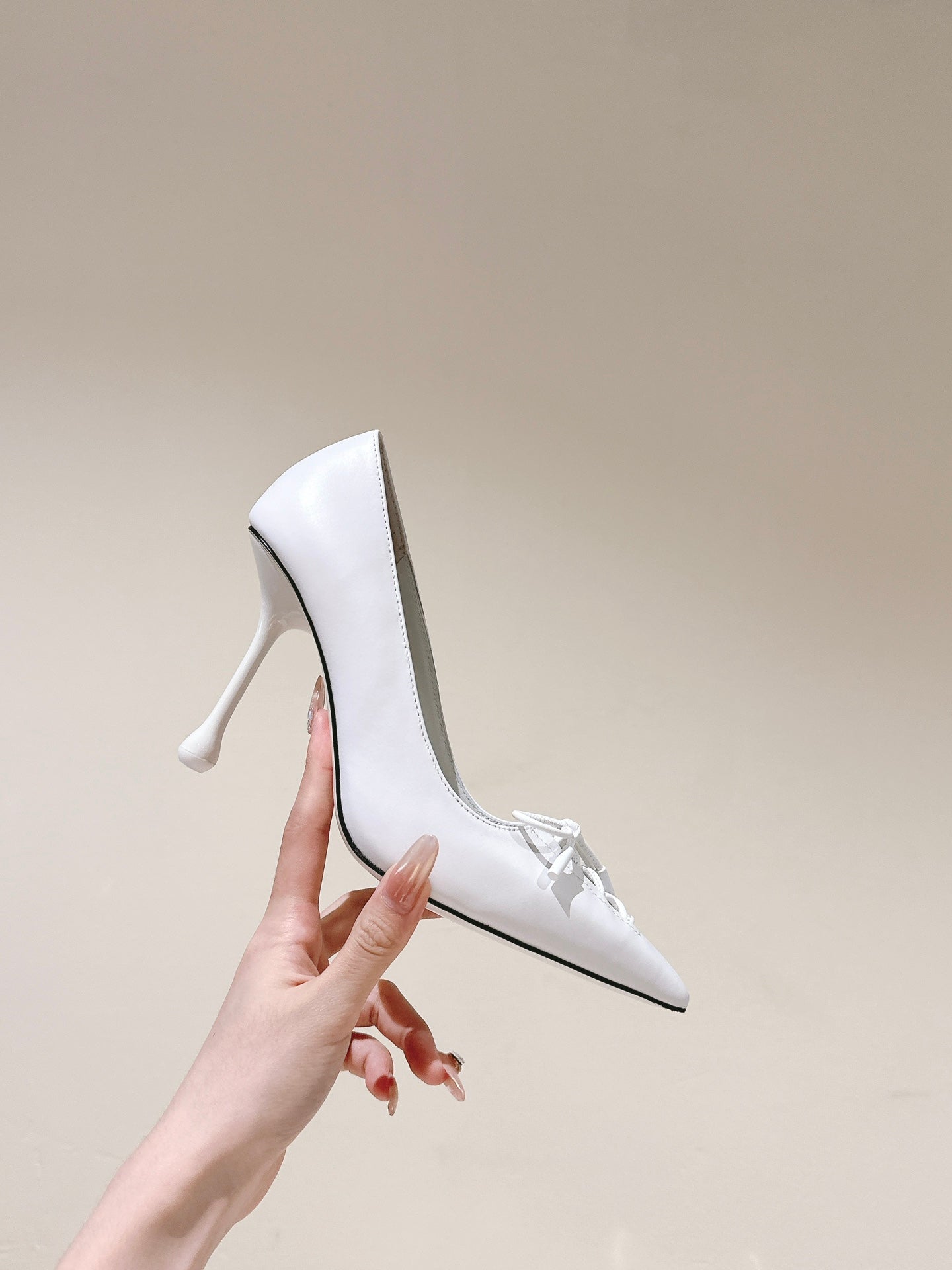 Jimmy Scarlett 90mm In White Lambskin Pumps 813460