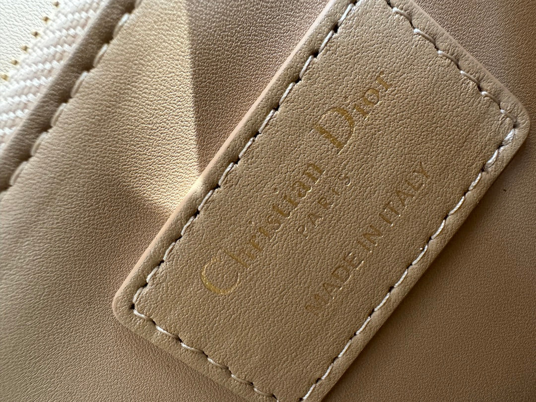 MISS CD 24CM BEIGE LAMBSKIN