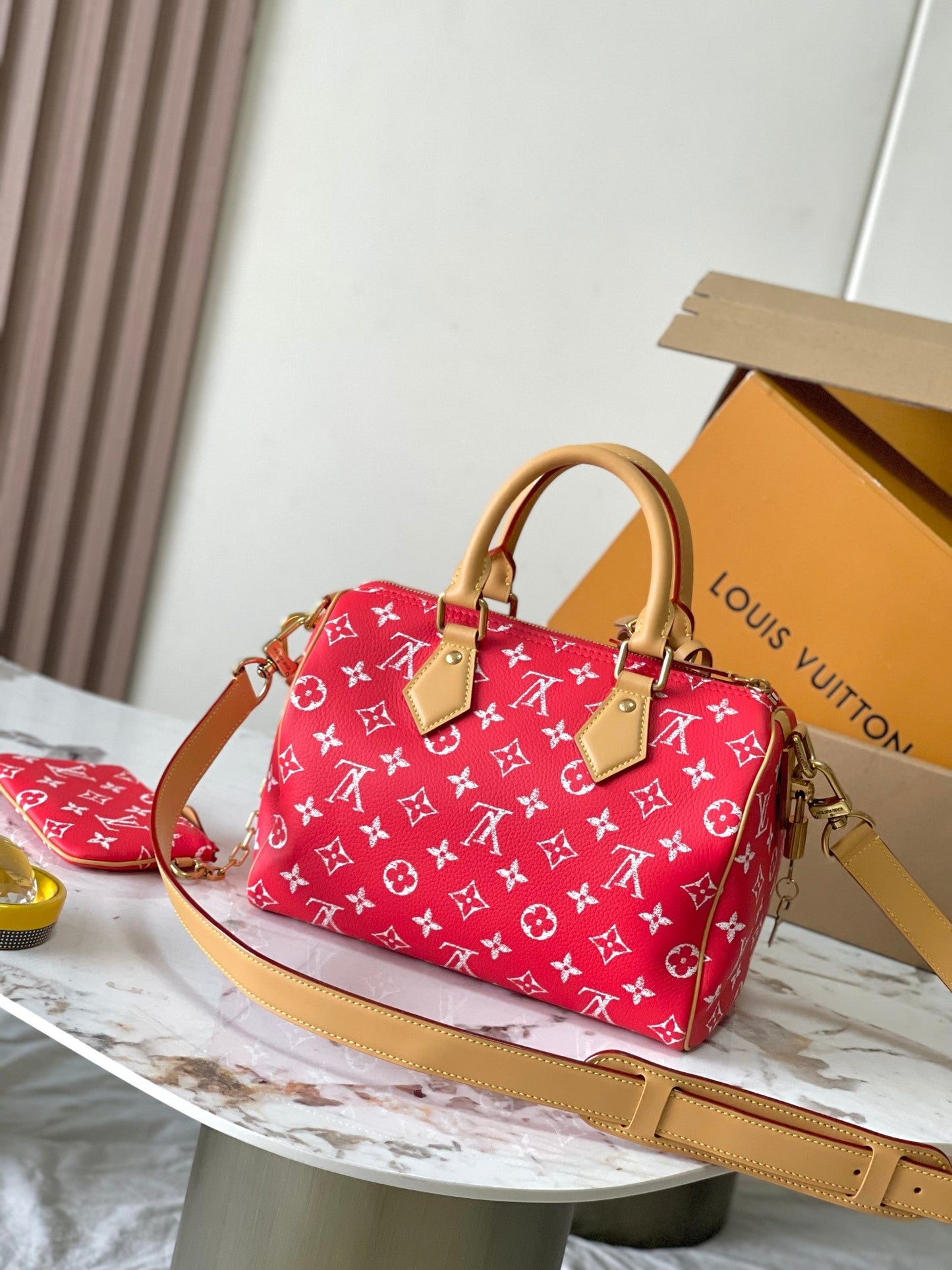 SPEEDY P9 BANDOULIÈRE 25 IN RED MONOGRAM CANVAS GOLD HARDWARE