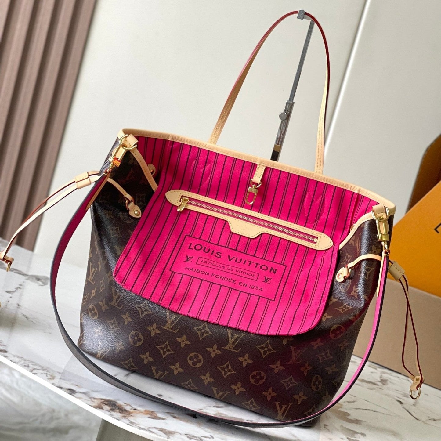 Reversible Neverfull MM 31 Inside Out Dark Pink