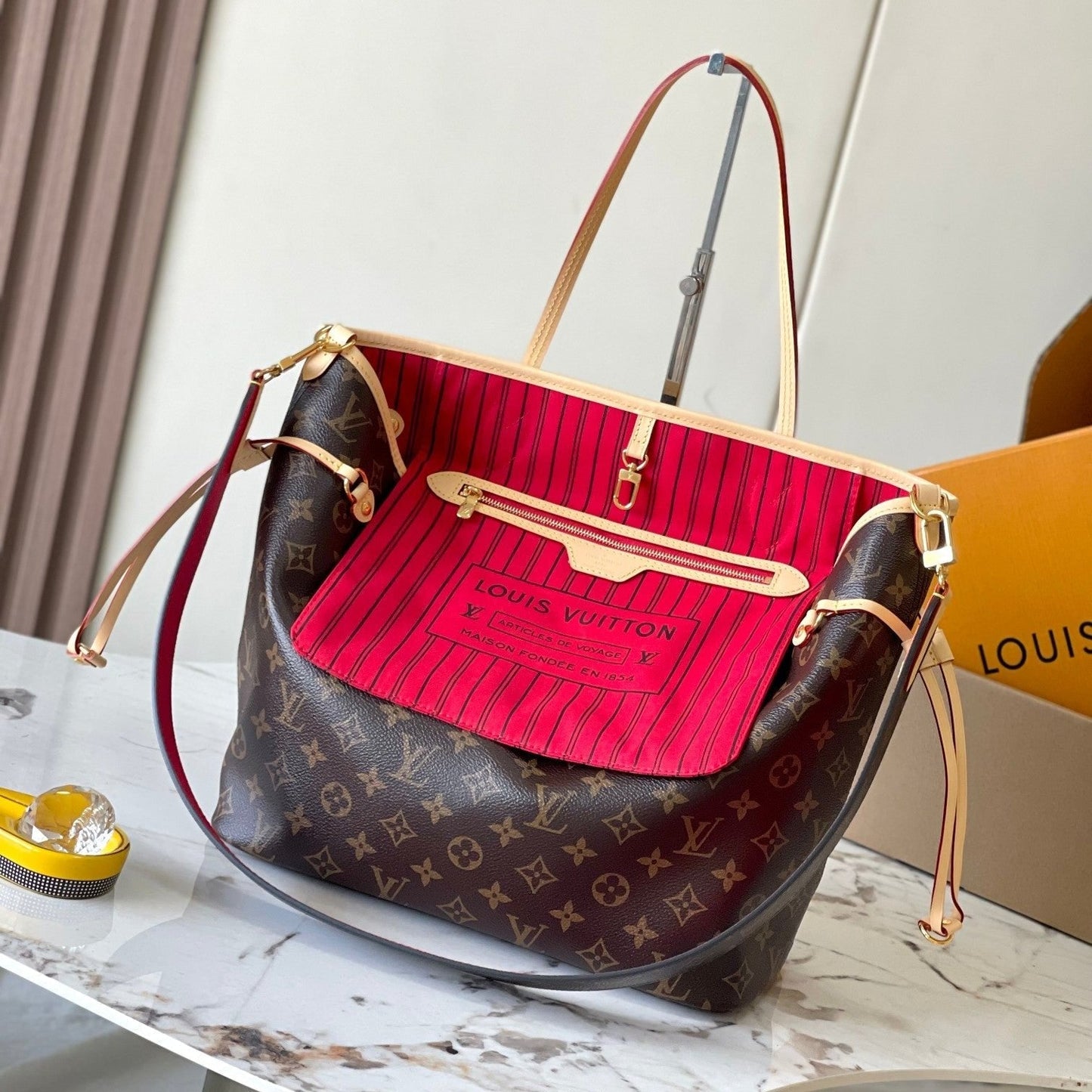 Reversible Neverfull MM 31 Inside Out Red