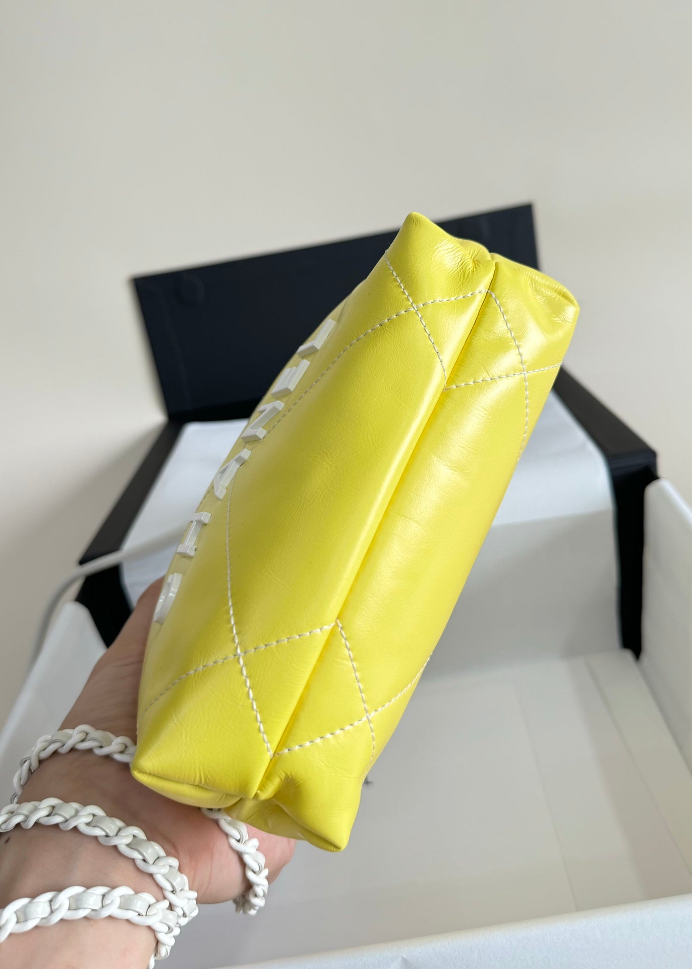 CC HOBO MINI 20CM YELLOW WHITE LAMBSKIN