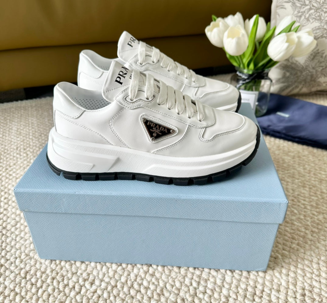 PRA THICK SOLE SNEAKER WHITE AND BLACK LOGO CALFSKIN