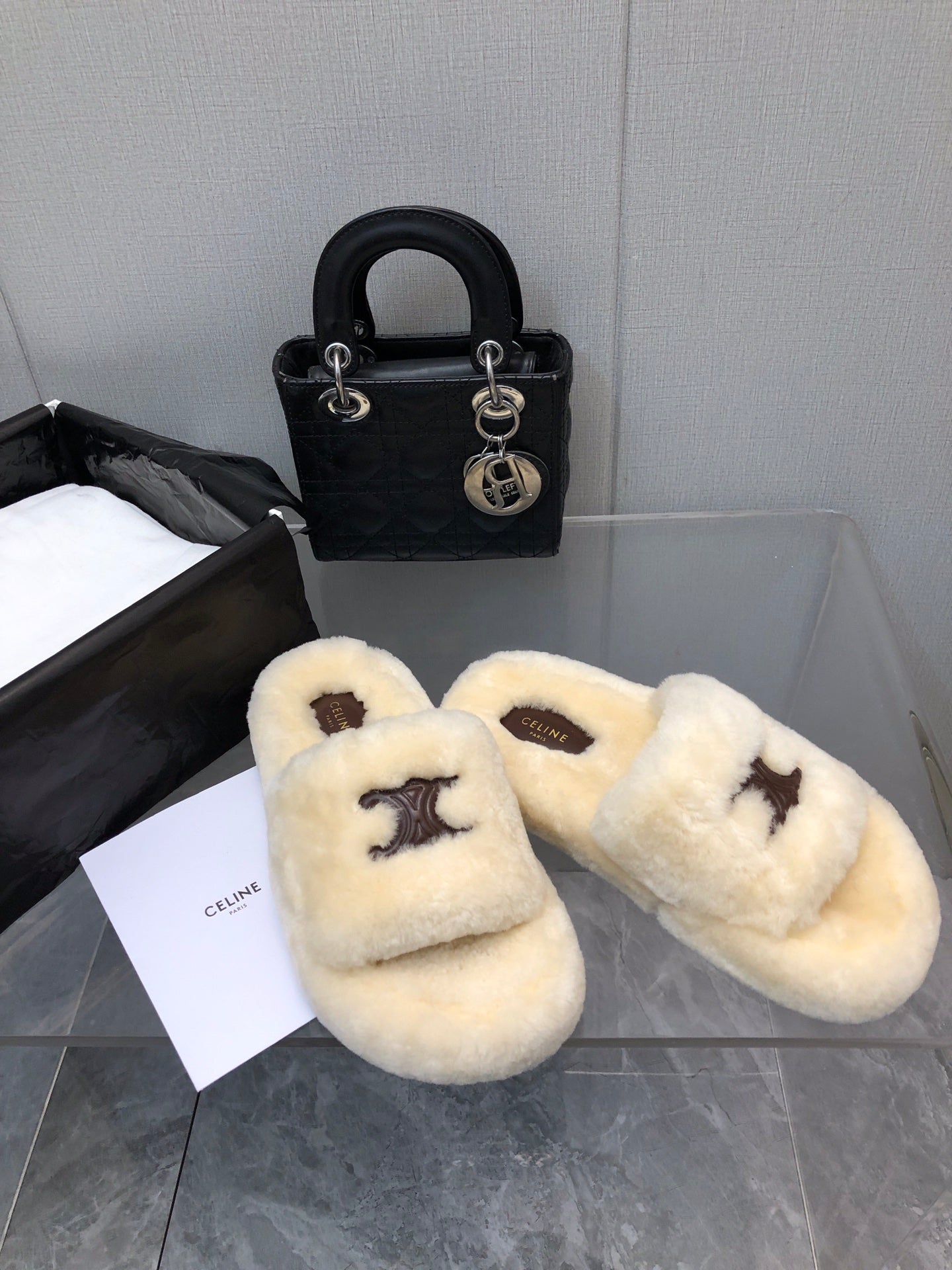 THICK-SOLED SLIPPER IN BEIGE CREAM LAMB FUR