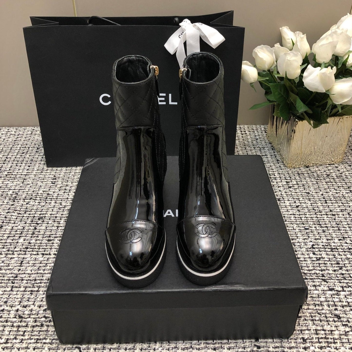 ROUND-TOE SHORT BOOTS BLACK SHEEPSKIN