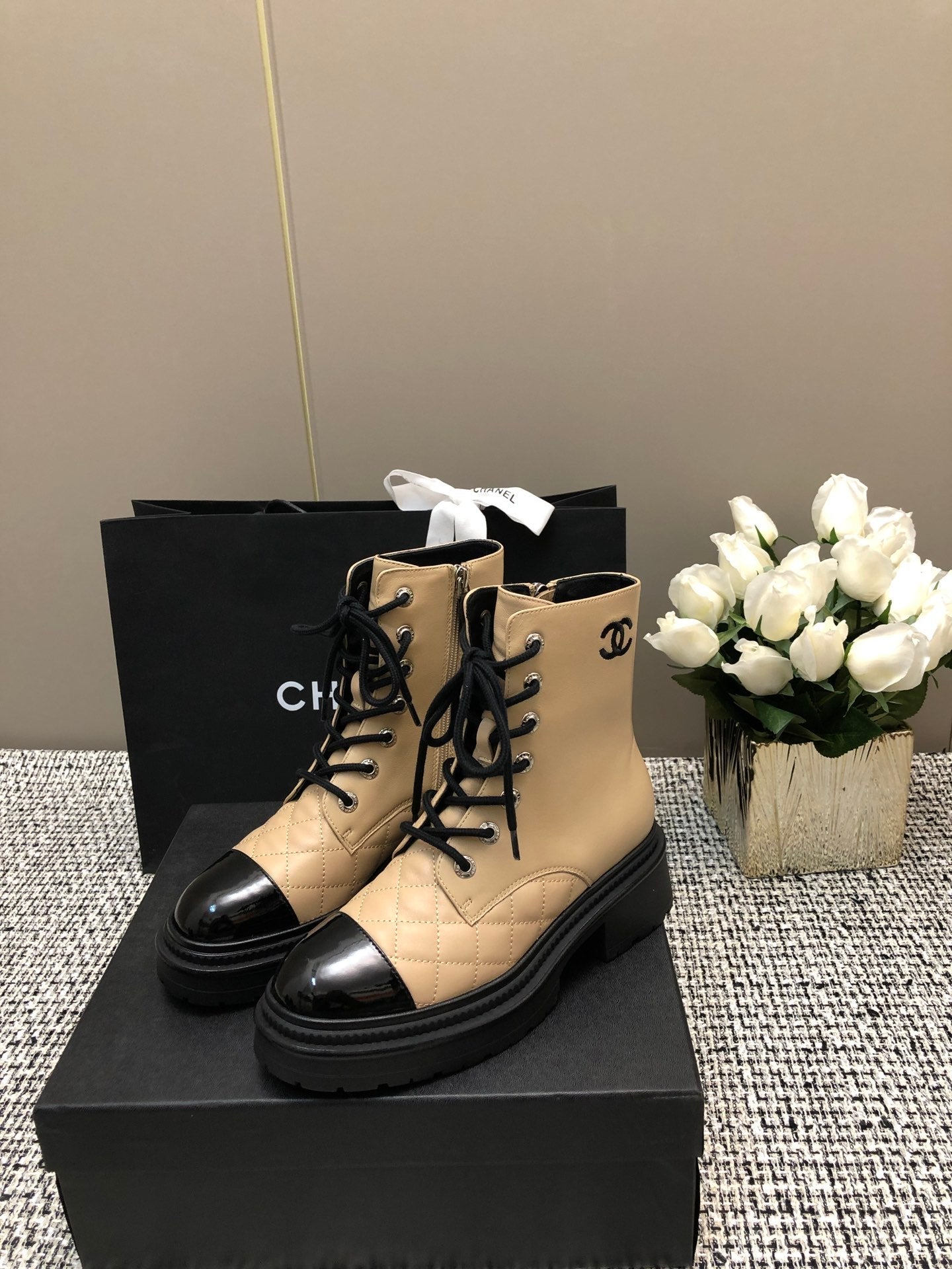 SHORT BOOTS  BEIGE CREAM MIX BLACK SUEDE LAMBSKIN