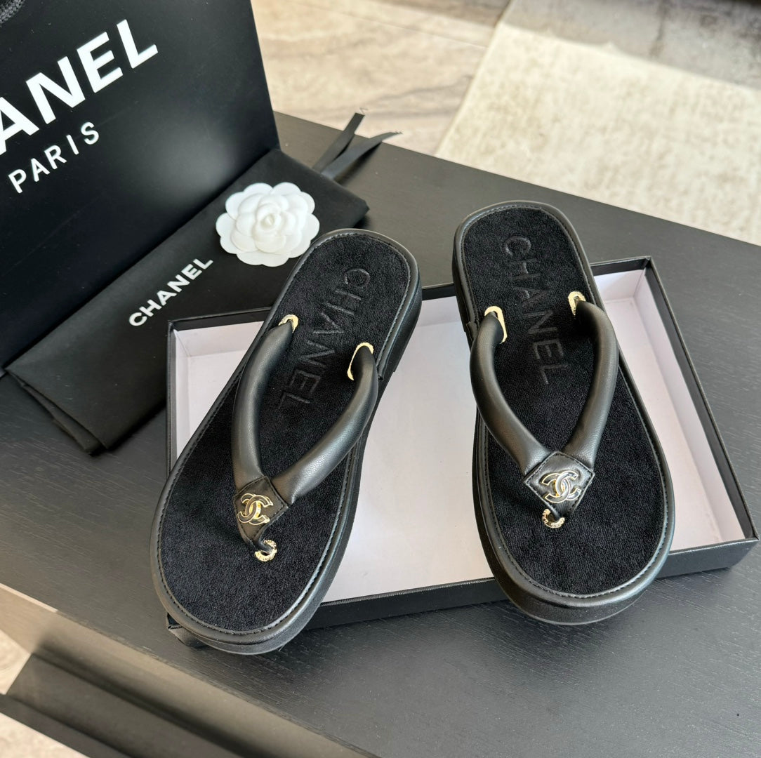 Thick-soled Flip-Flops Lambskin Black