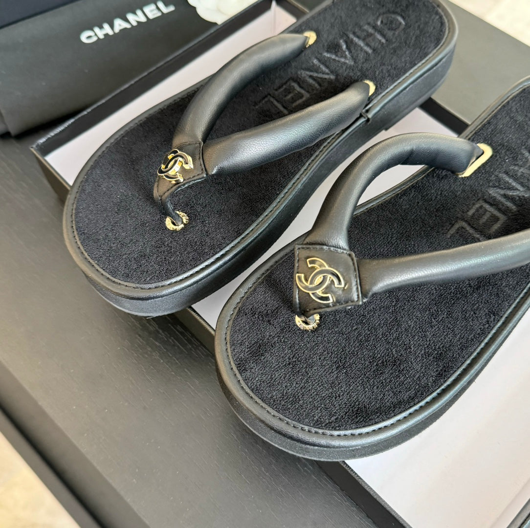 Thick-soled Flip-Flops Lambskin Black