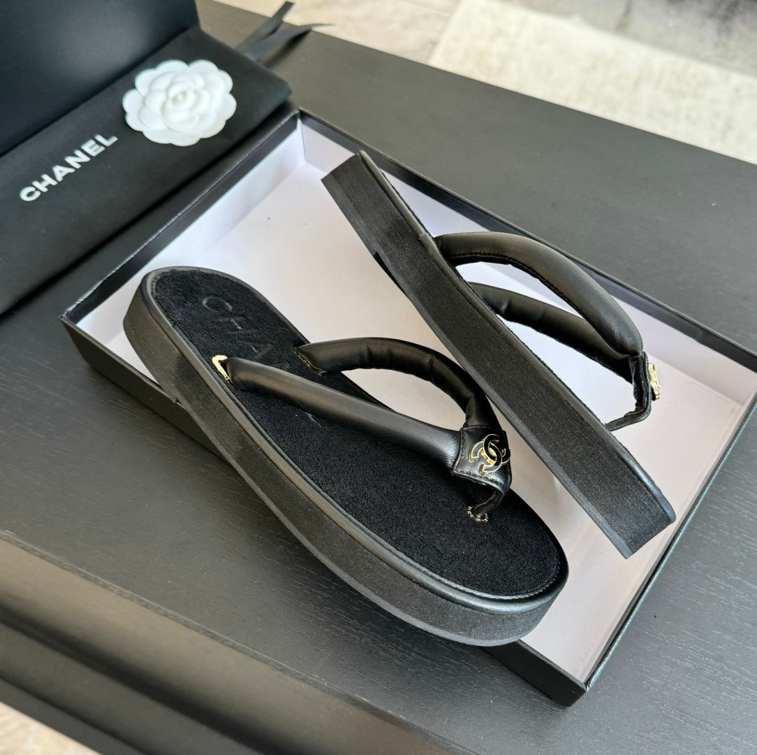 Thick-soled Flip-Flops Lambskin Black