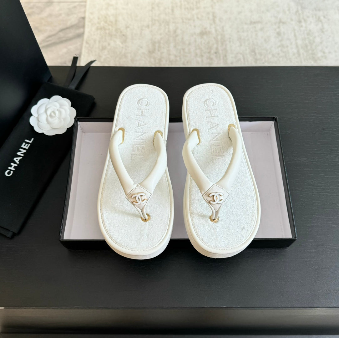 Thick-soled Flip-Flops Lambskin White