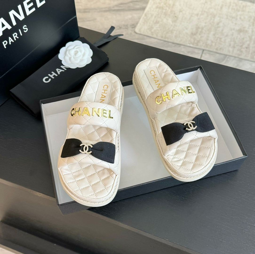 Mule Sandals Lambskin White Black