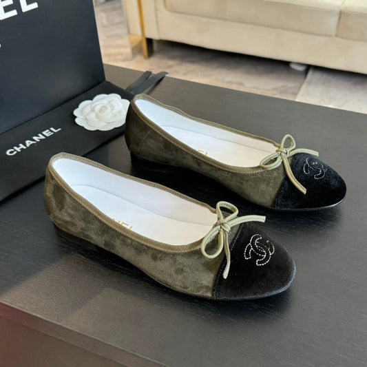 ballet flat moss green suede  and black canvas