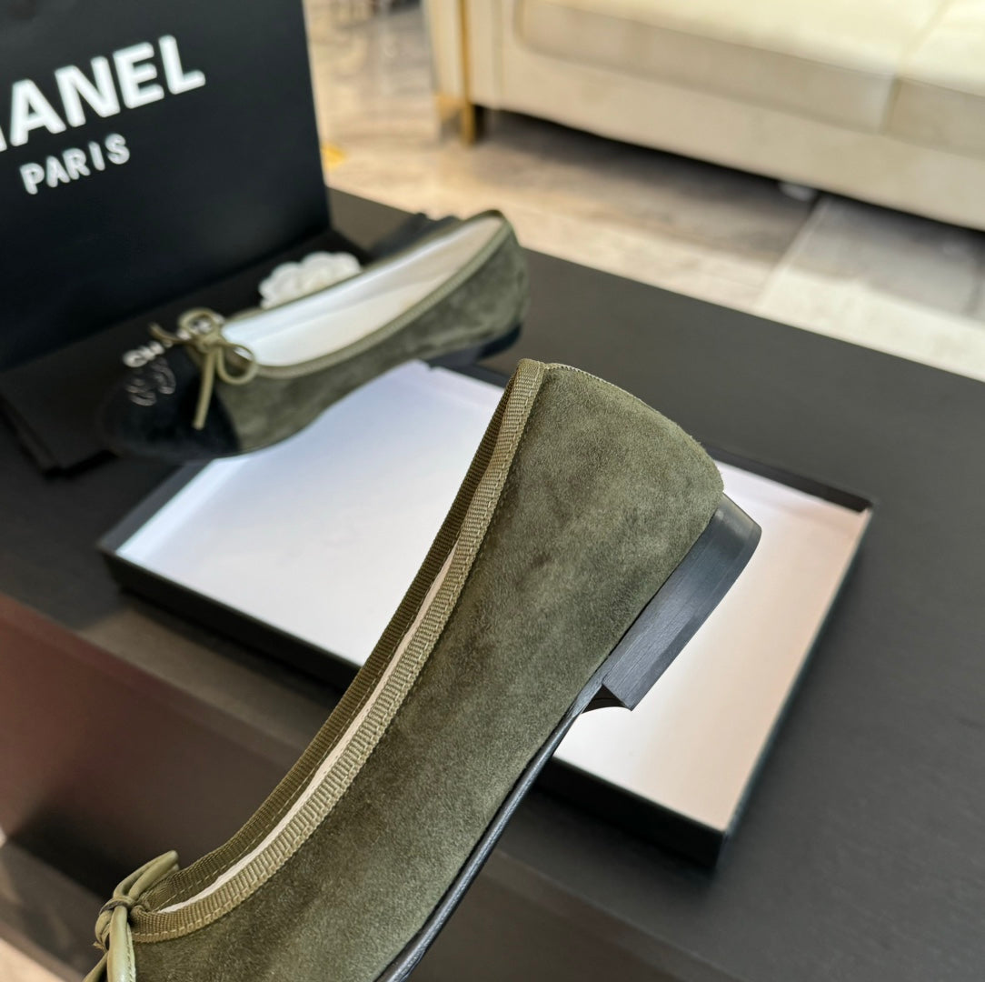 ballet flat moss green suede  and black canvas