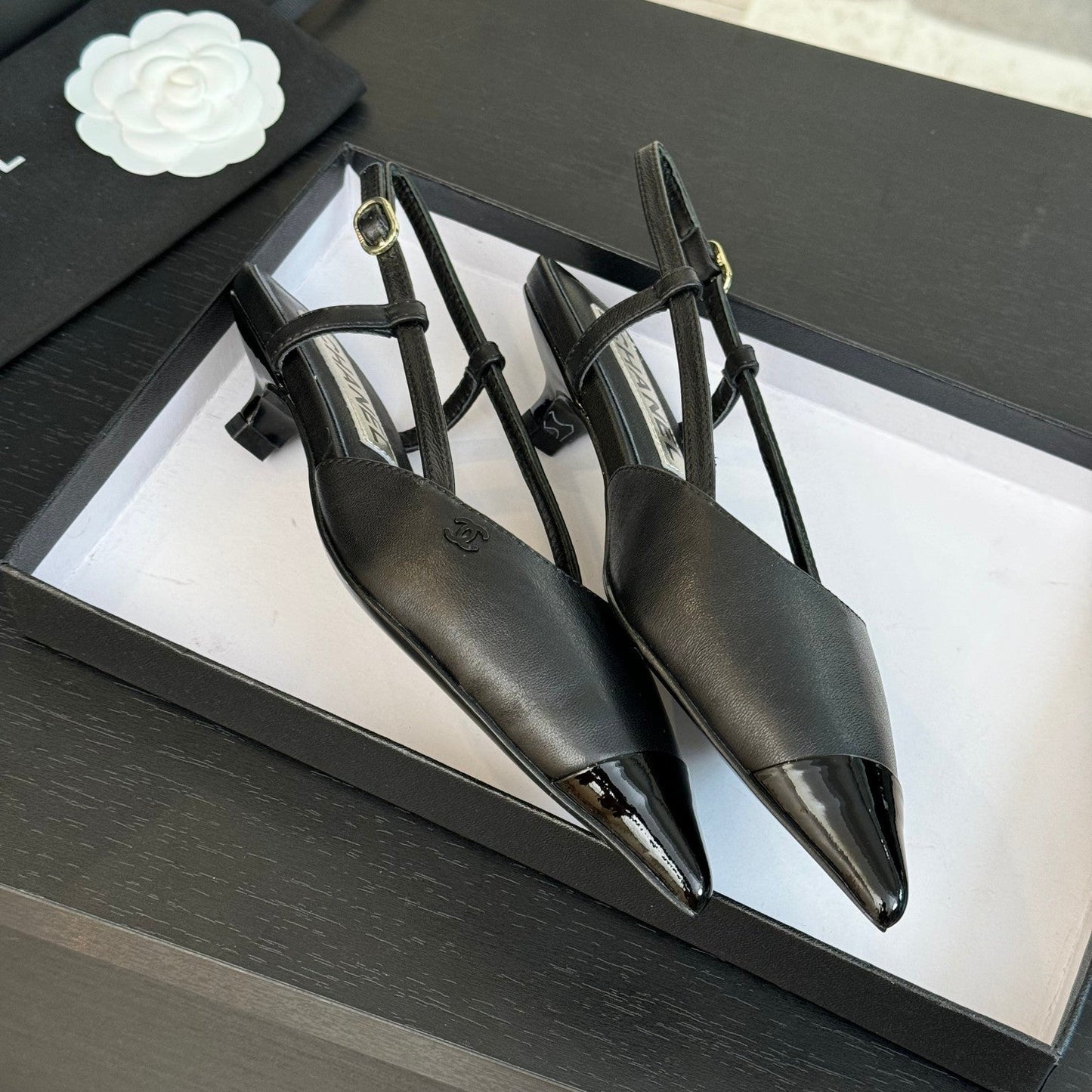 slingbacks 35 pointed patent toe black lambskin