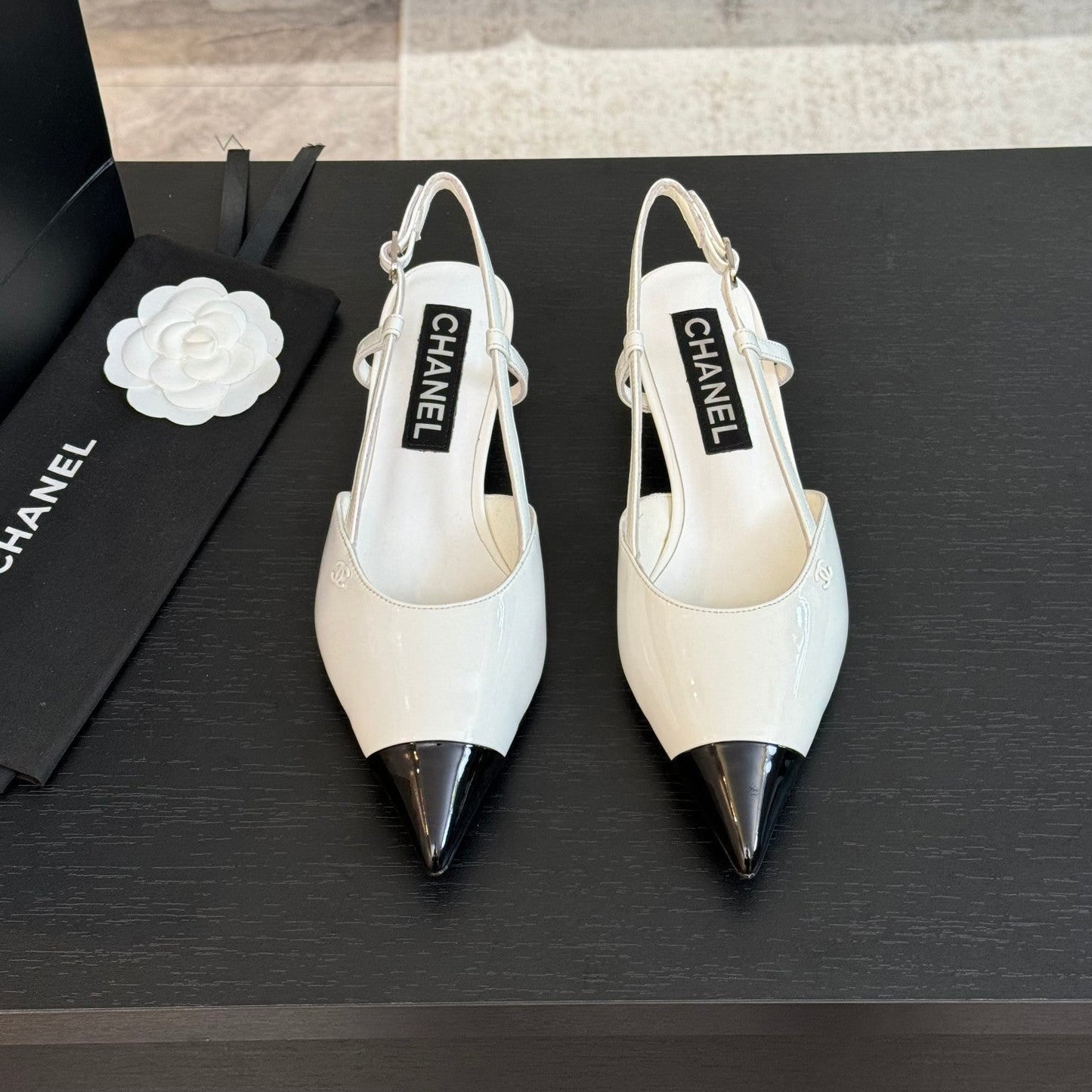 slingbacks 35 pointed patent toe white patent lambskin