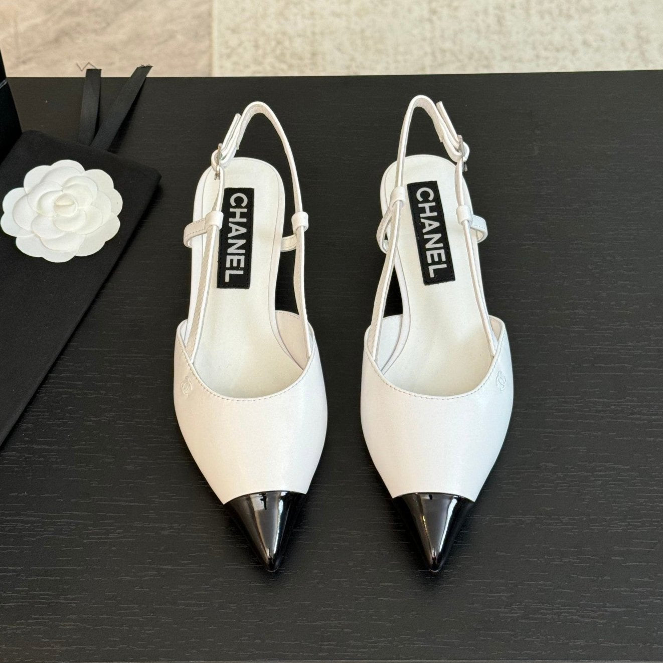 slingbacks 35 pointed patent toe white lambskin