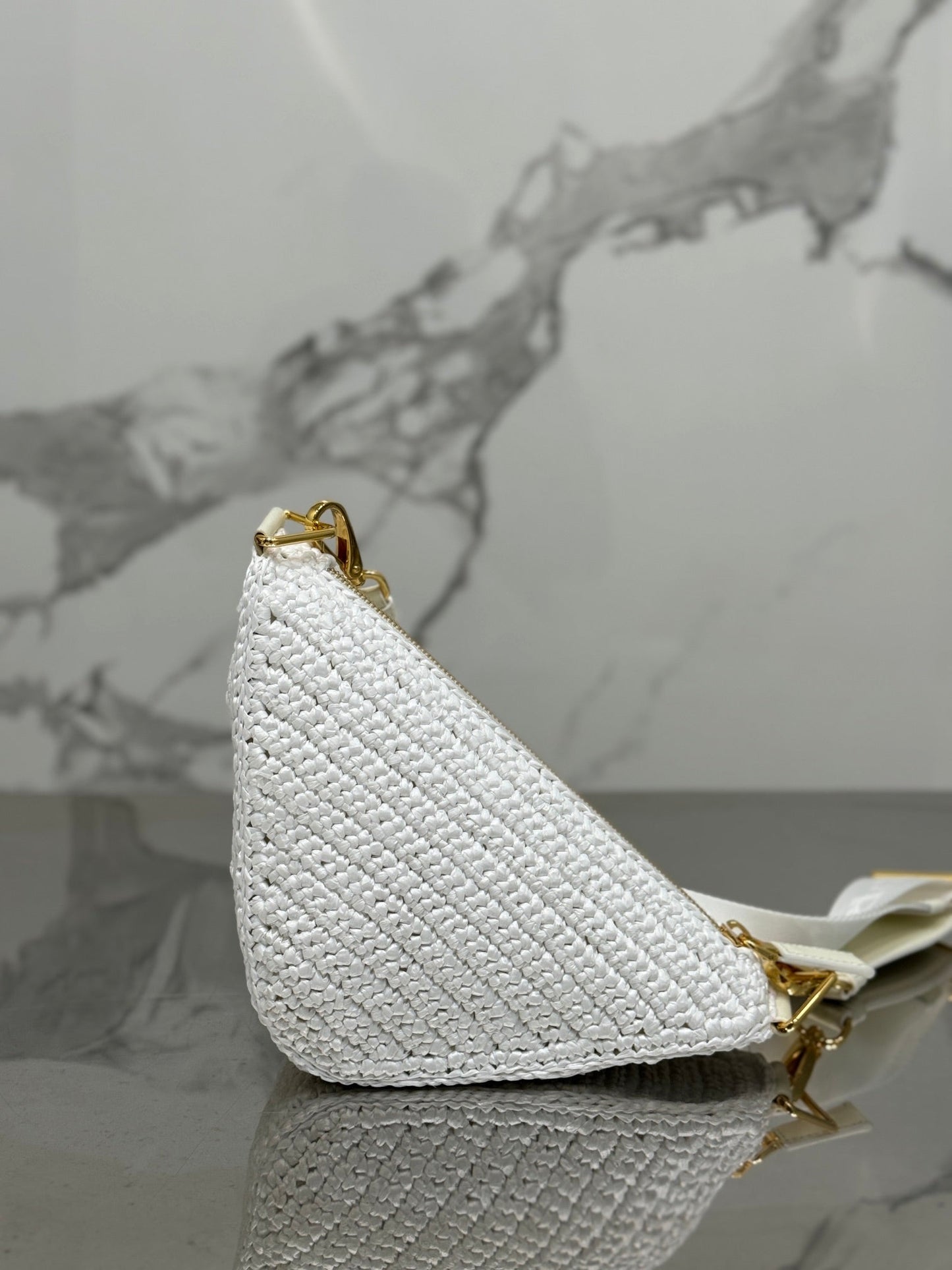 CROCHET TRIANGLE BAG 26 IN WHITE RAFFIA GOLD HARDWARE