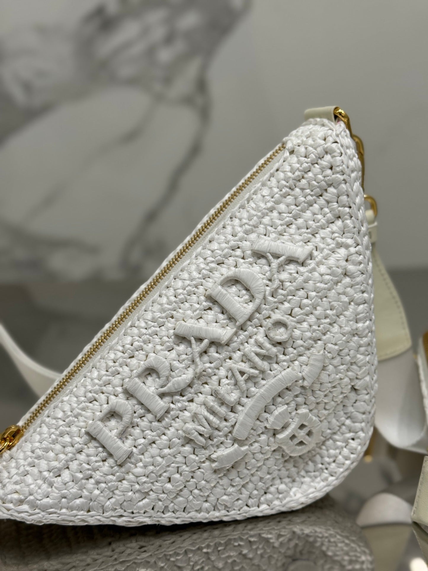 CROCHET TRIANGLE BAG 26 IN WHITE RAFFIA GOLD HARDWARE