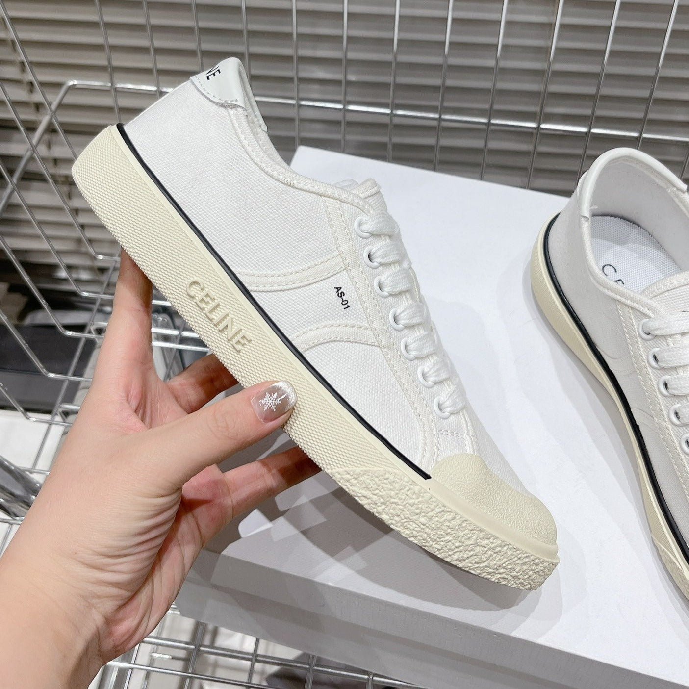 JANE SNEAKERS LOW LACE-UP WITH TRIOMPHE PATCH IN CANVAS AND CALFSKIN WHITE