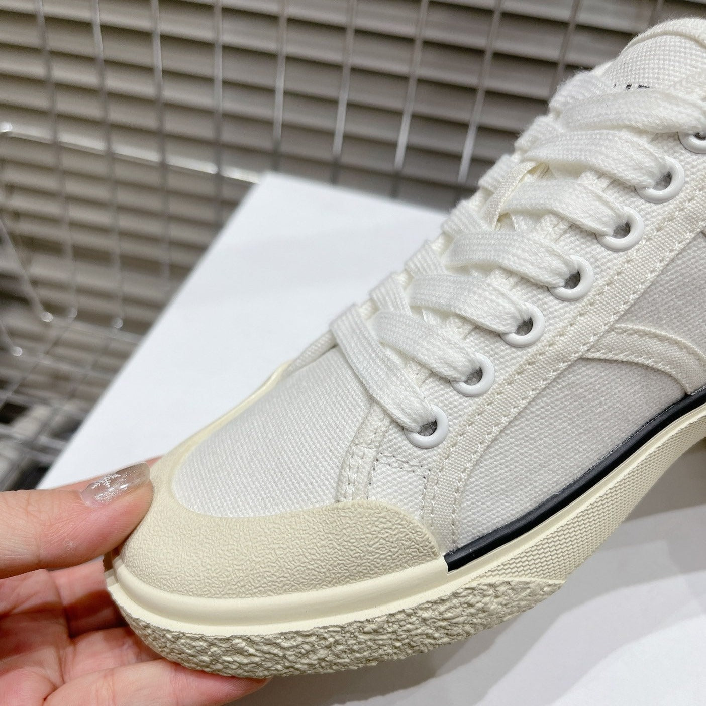 JANE SNEAKERS LOW LACE-UP WITH TRIOMPHE PATCH IN CANVAS AND CALFSKIN WHITE