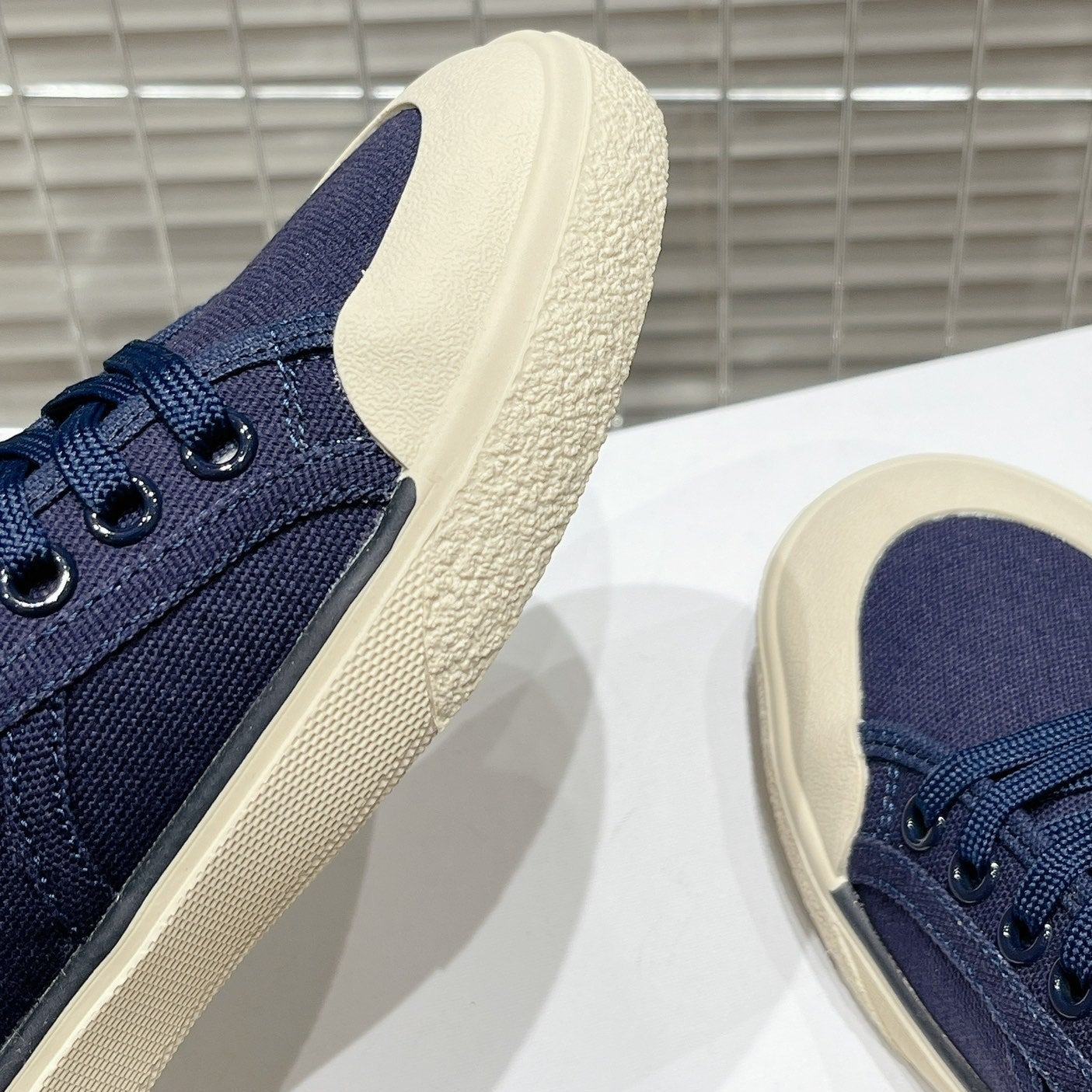 JANE SNEAKERS LOW LACE-UP WITH TRIOMPHE PATCH IN CANVAS AND CALFSKIN NAVY