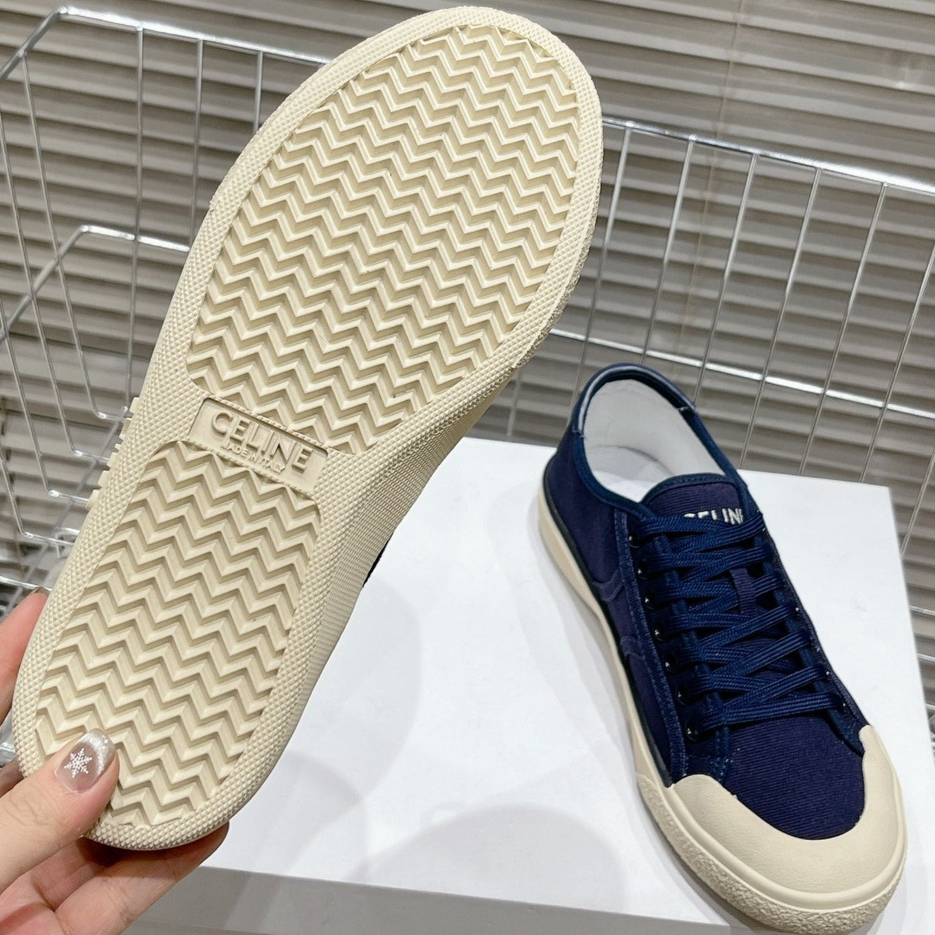 JANE SNEAKERS LOW LACE-UP WITH TRIOMPHE PATCH IN CANVAS AND CALFSKIN NAVY