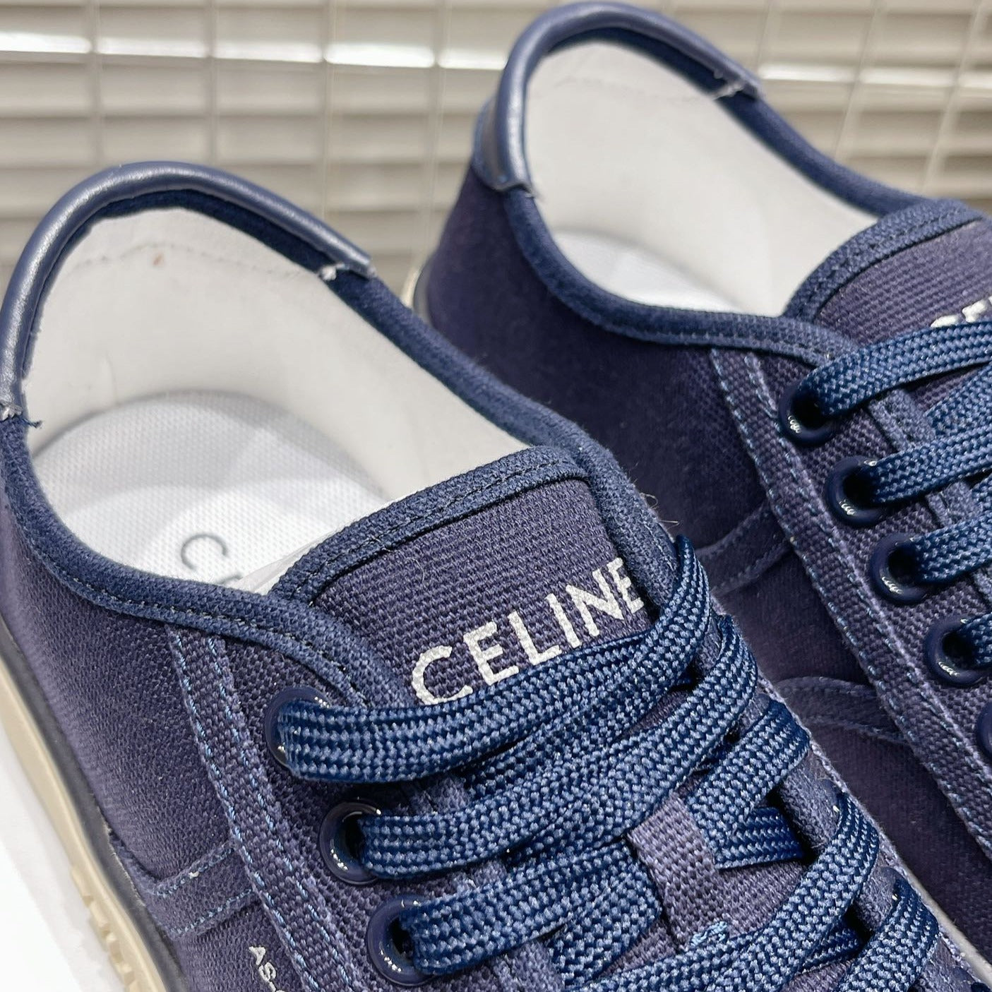 JANE SNEAKERS LOW LACE-UP WITH TRIOMPHE PATCH IN CANVAS AND CALFSKIN NAVY