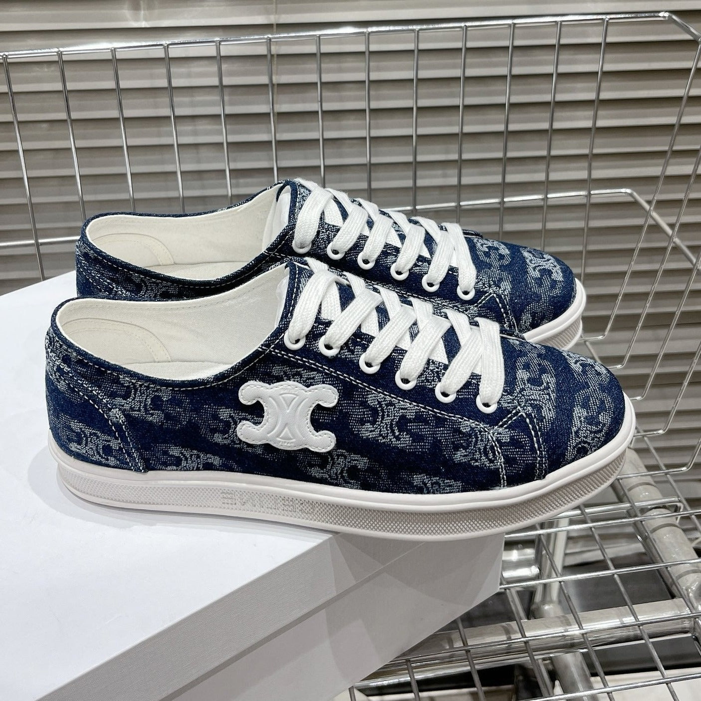 JANE SNEAKERS LOW LACE-UP WITH TRIOMPHE PATCH IN CANVAS AND CALFSKIN DETAIL NAVY/ WHITE LOGO